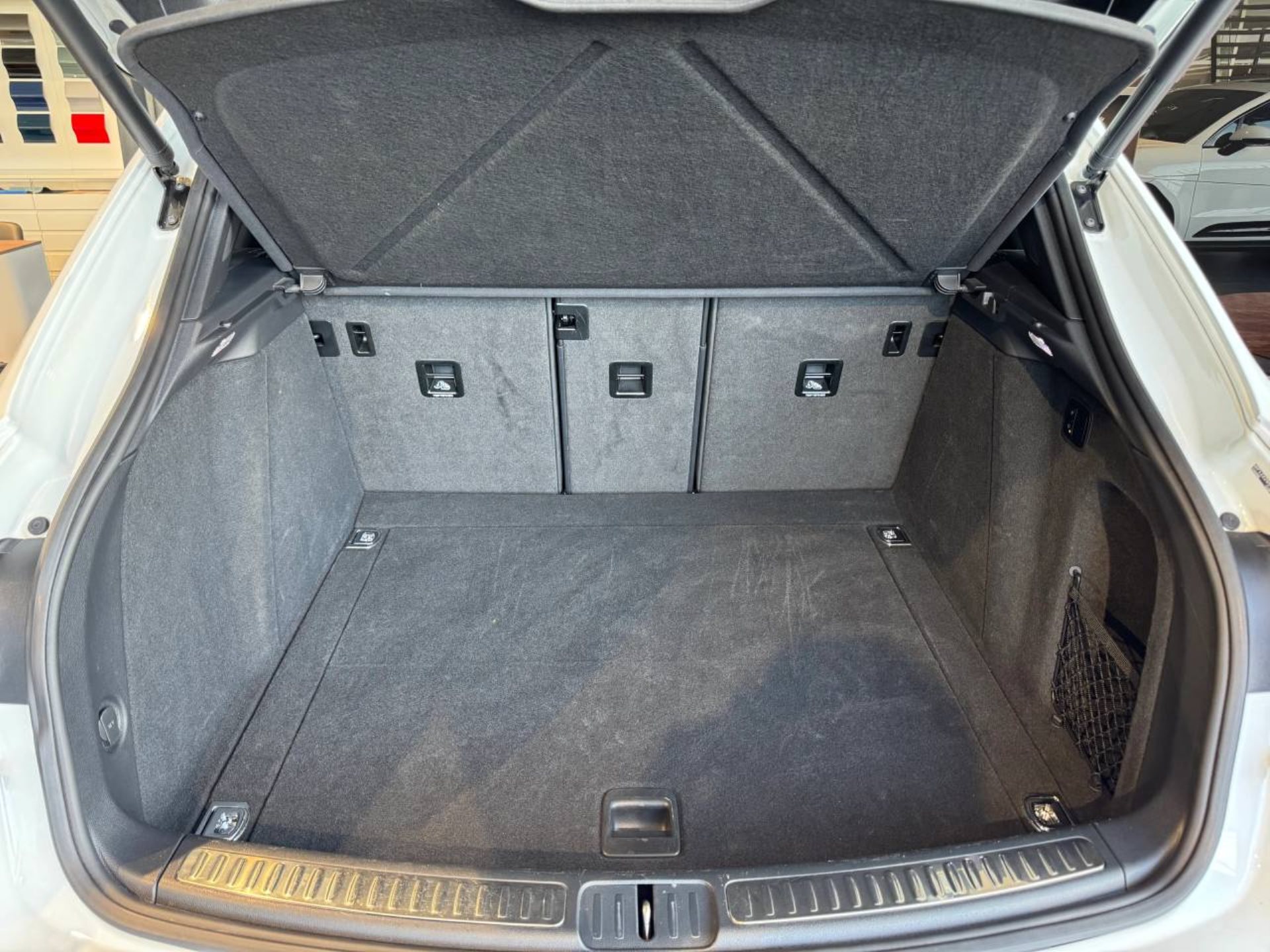 PORSCHE Macan S-image-27