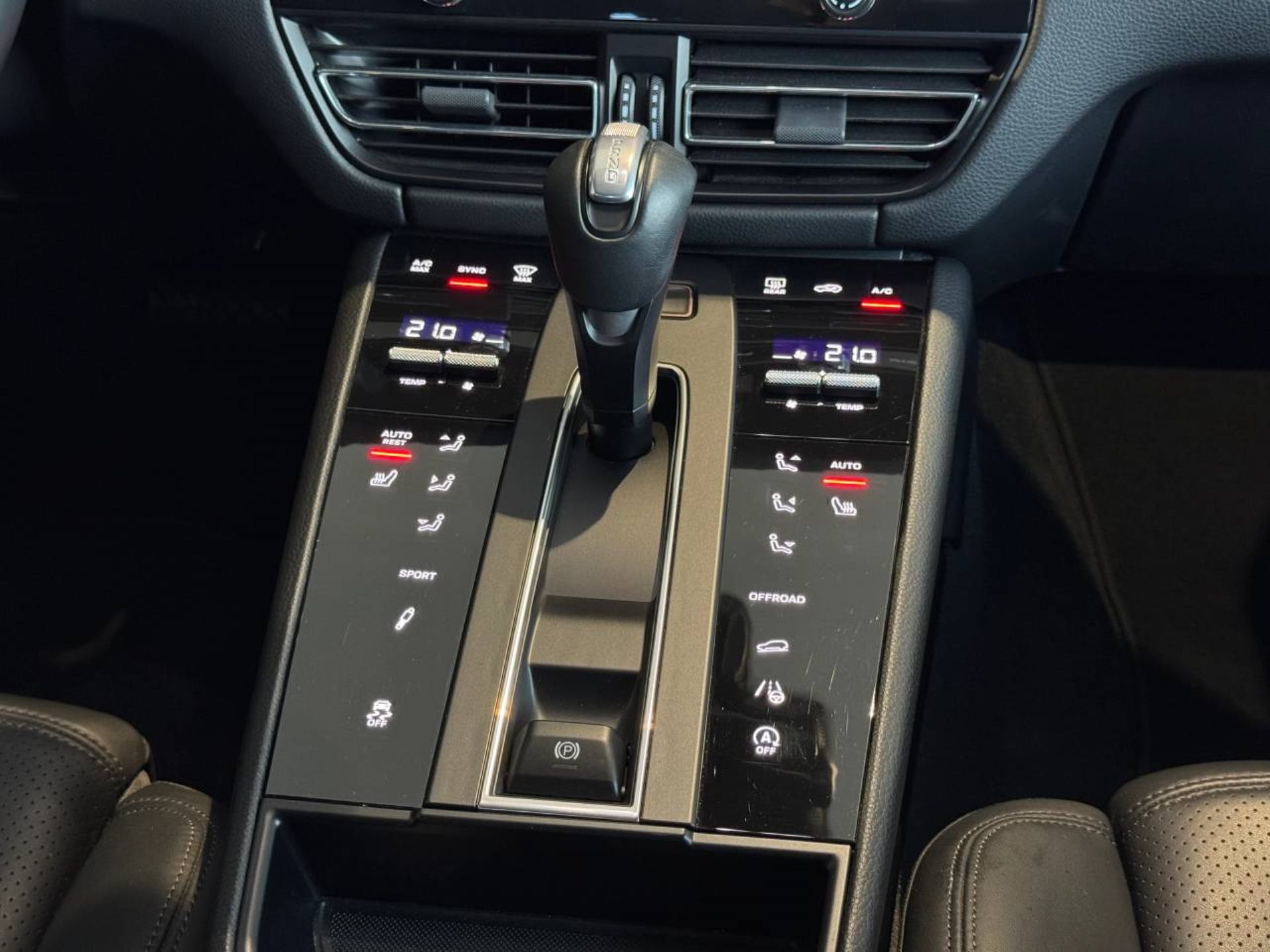 PORSCHE Macan S-image-17