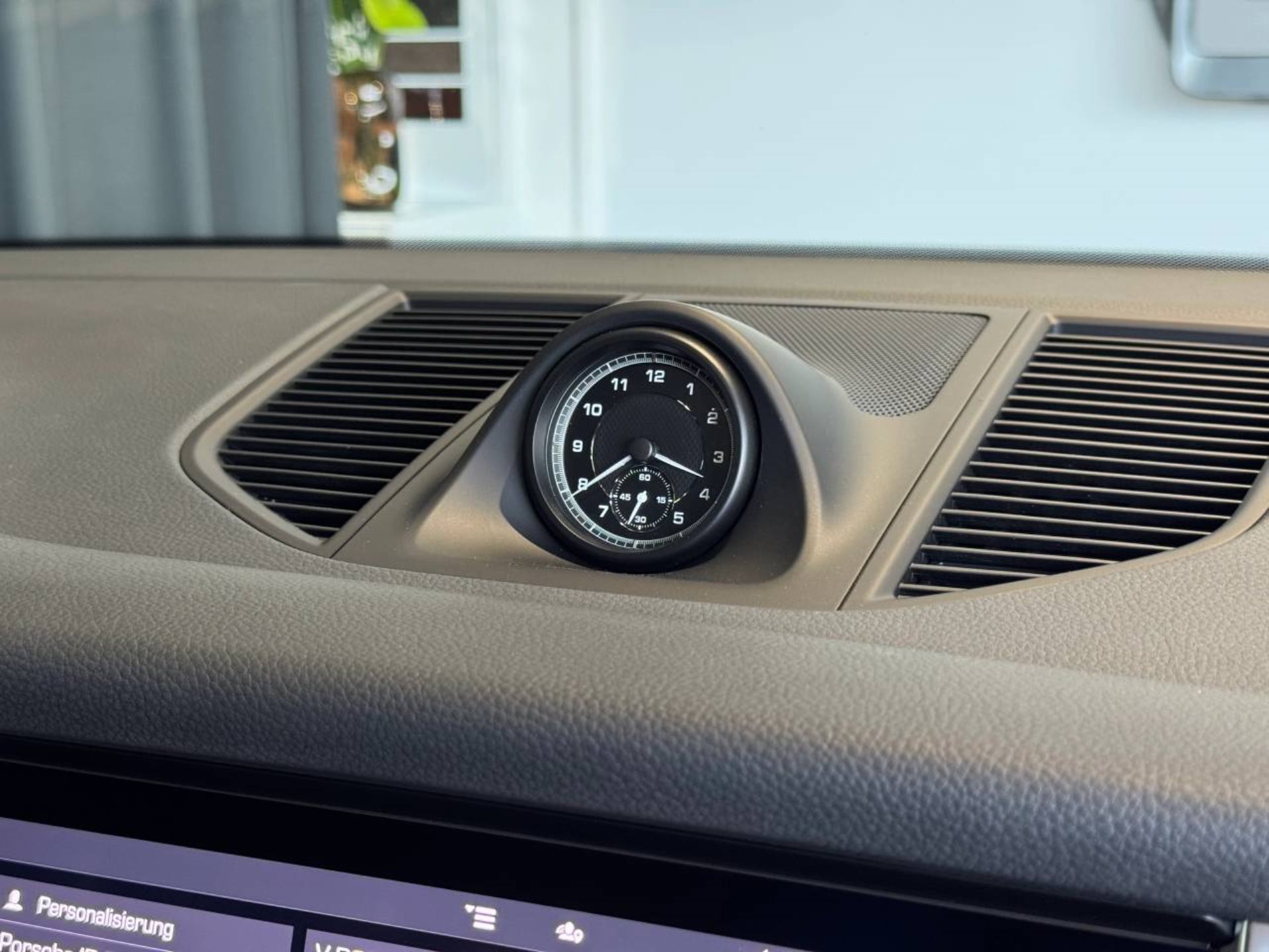 PORSCHE Macan S-image-18