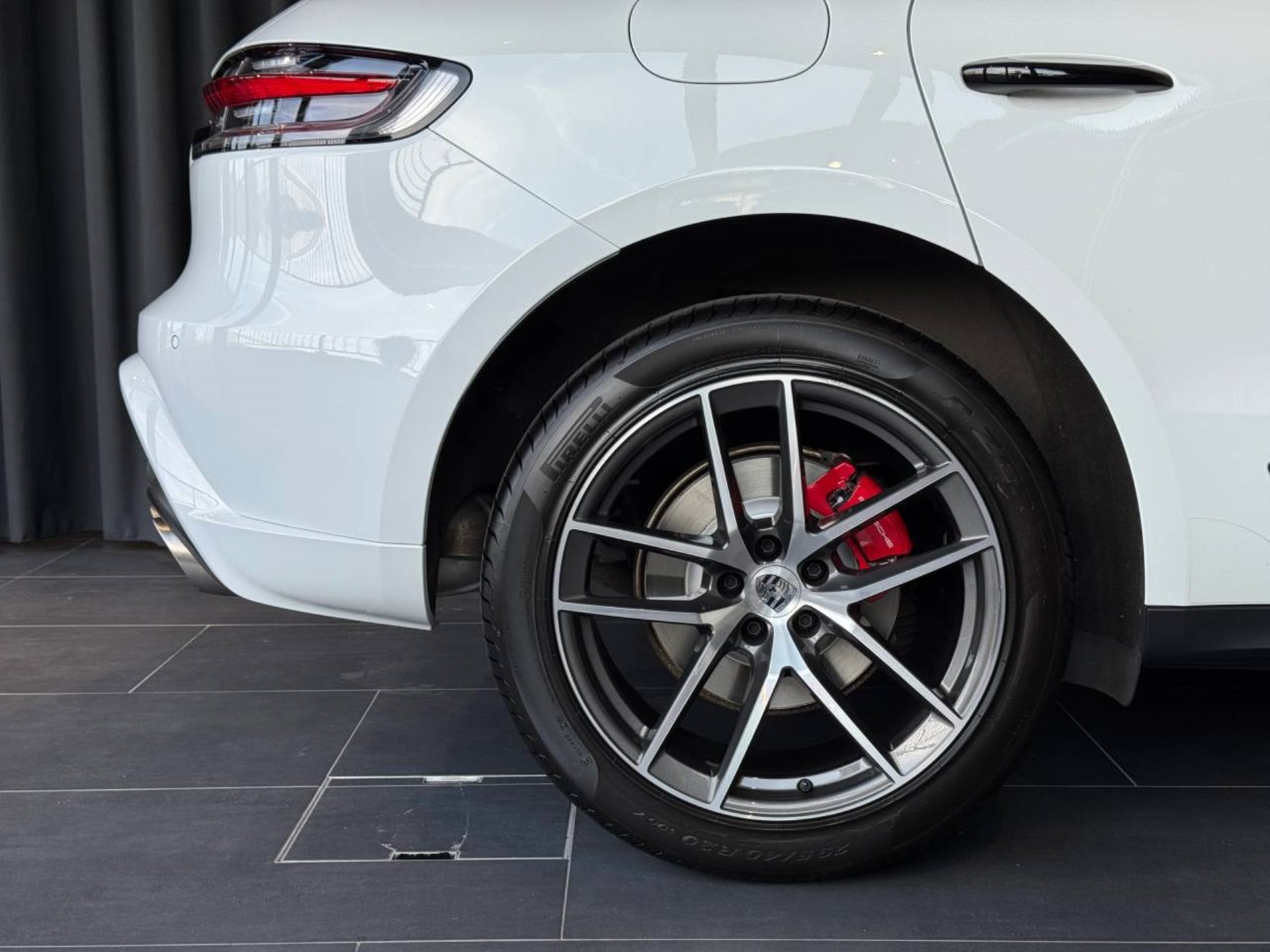 PORSCHE Macan S-image-11