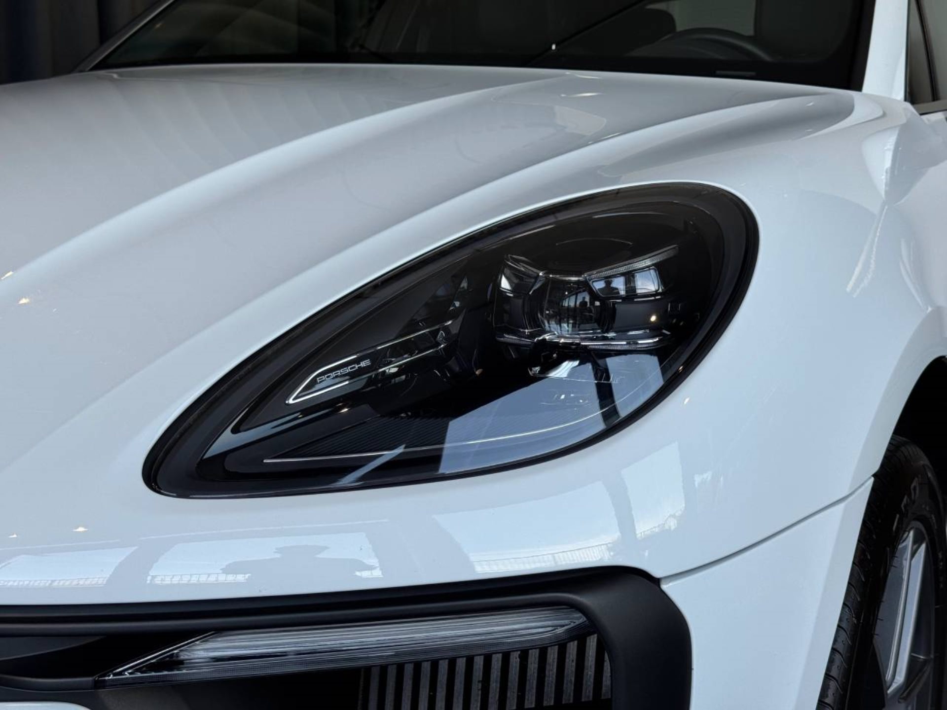 PORSCHE Macan S-image-14