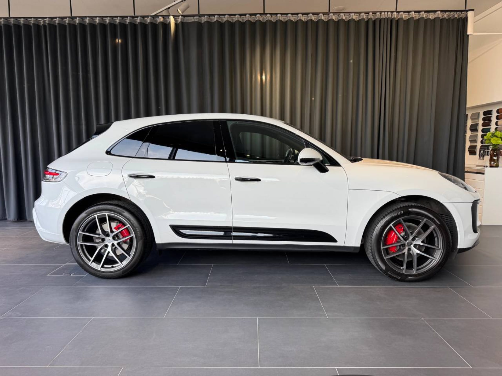 PORSCHE Macan S-image-7