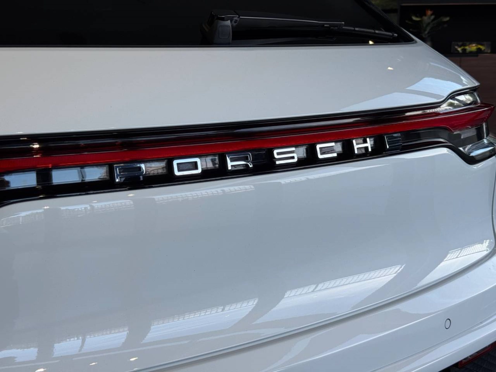 PORSCHE Macan S-image-30