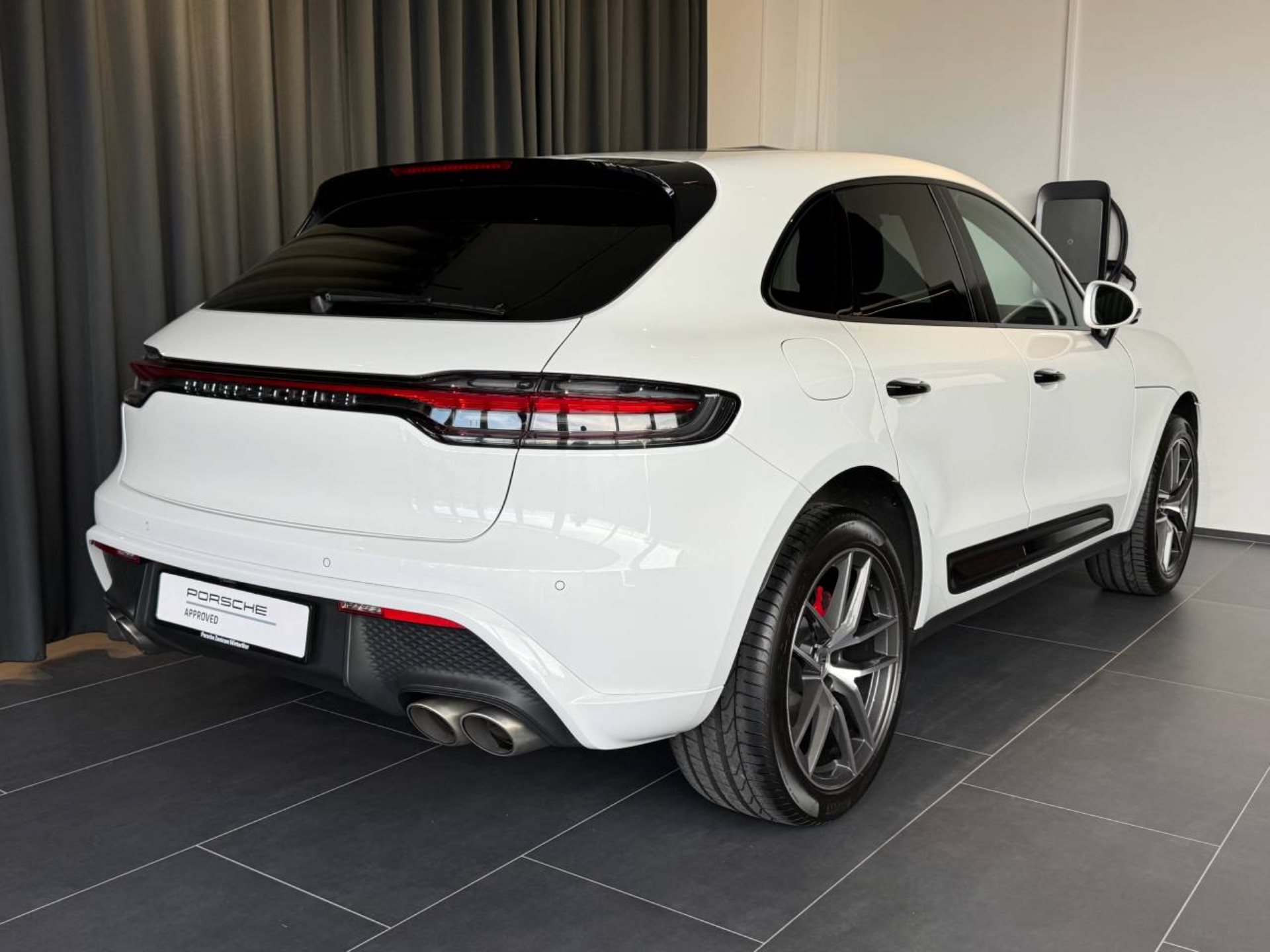 PORSCHE Macan S-image-6