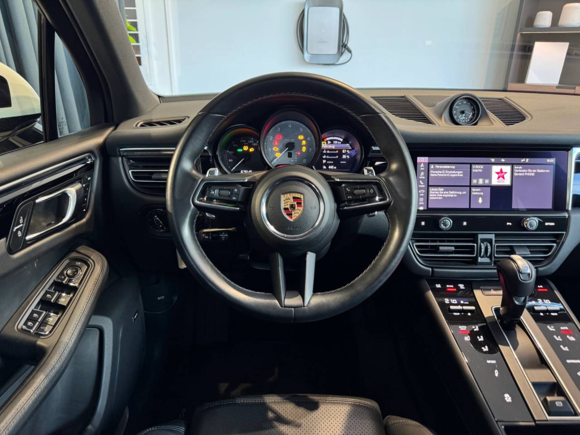 PORSCHE Macan S-image-15