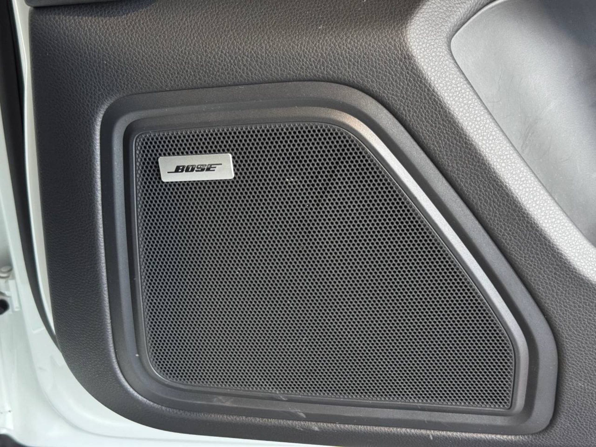 PORSCHE Macan S-image-32