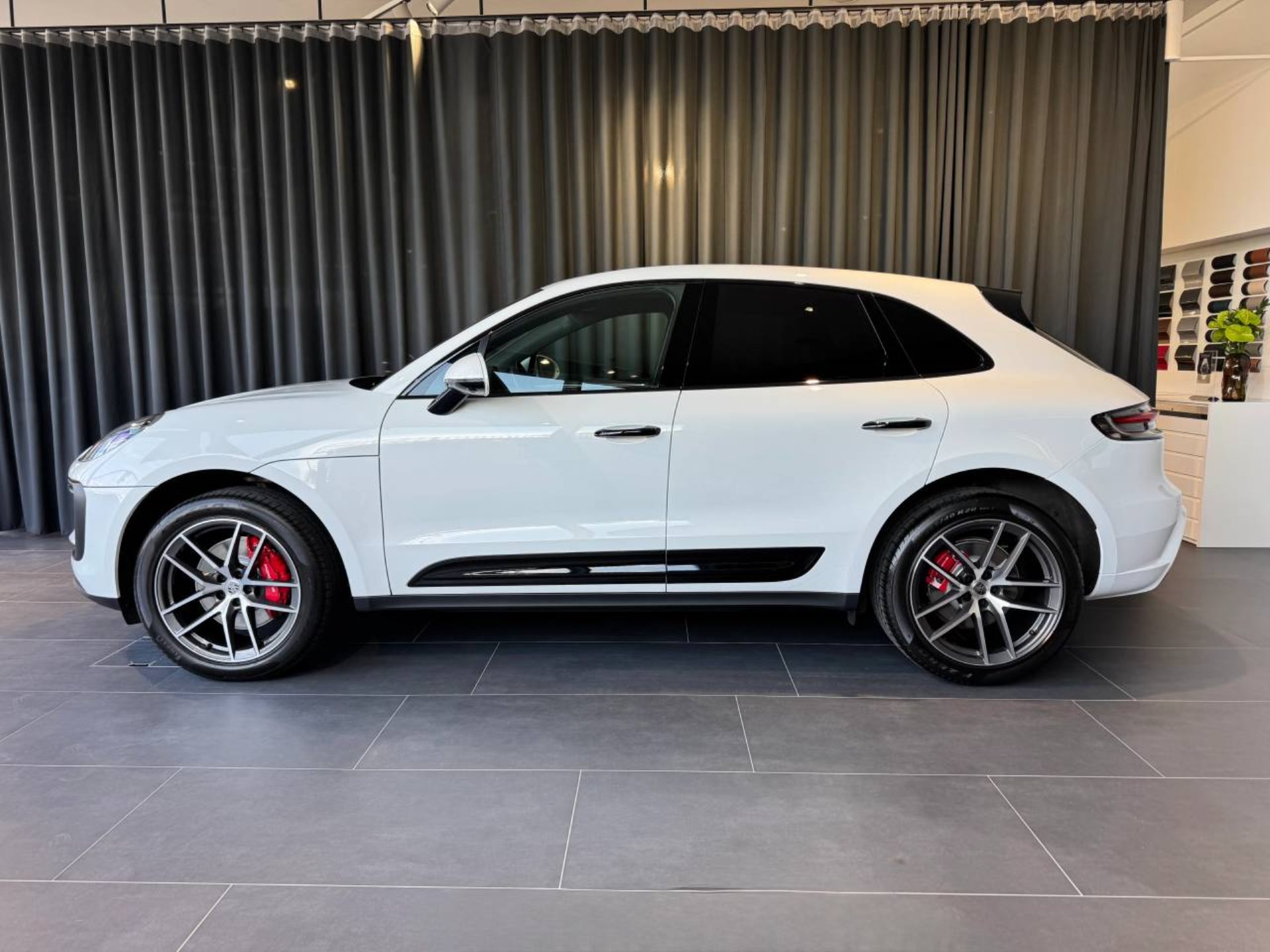 PORSCHE Macan S-showroom-element-1
