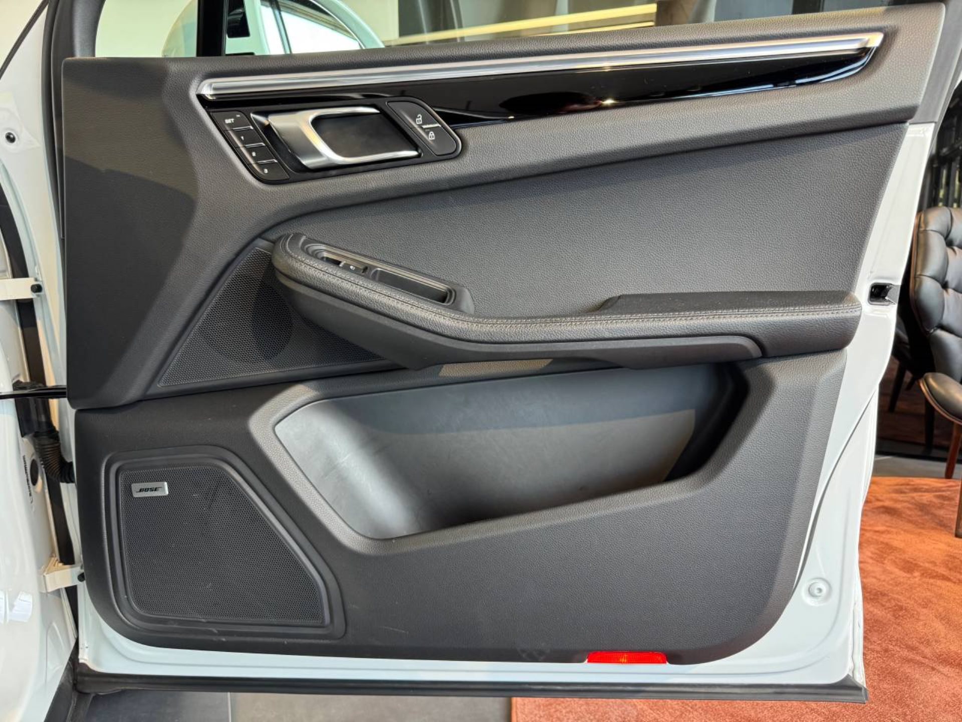 PORSCHE Macan S-image-22