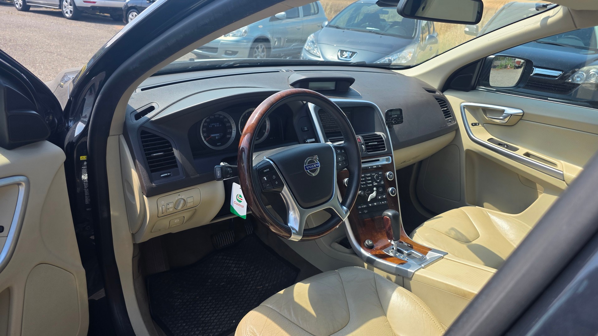 VOLVO XC60 T6 AWD Summum Geartronic-image-4