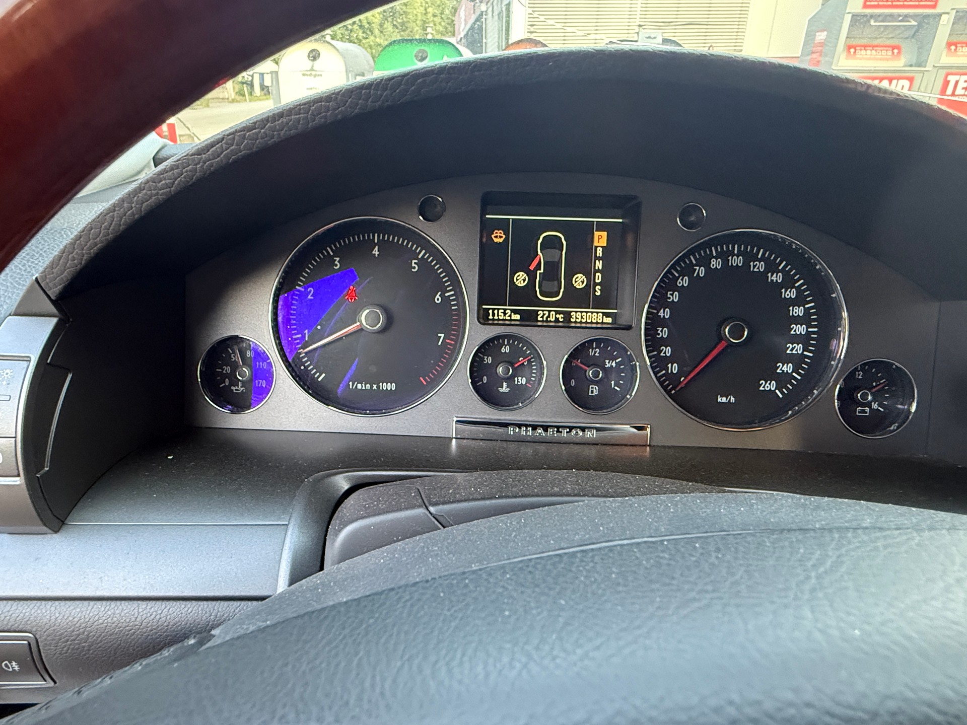 VW Phaeton 3.2 V6 4Motion-image-9