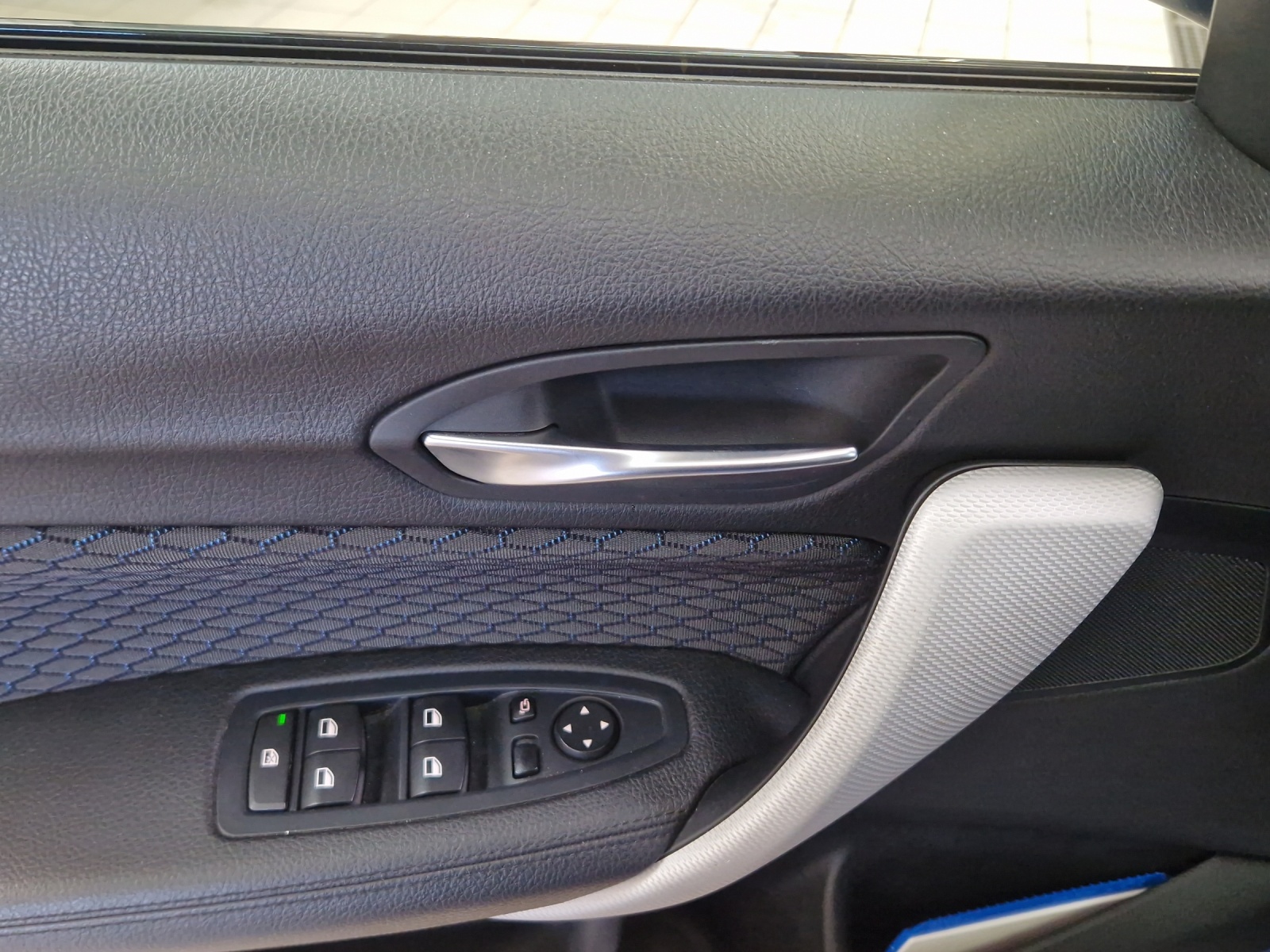 BMW 1er Reihe F20 120d xDrive SAG-image-9
