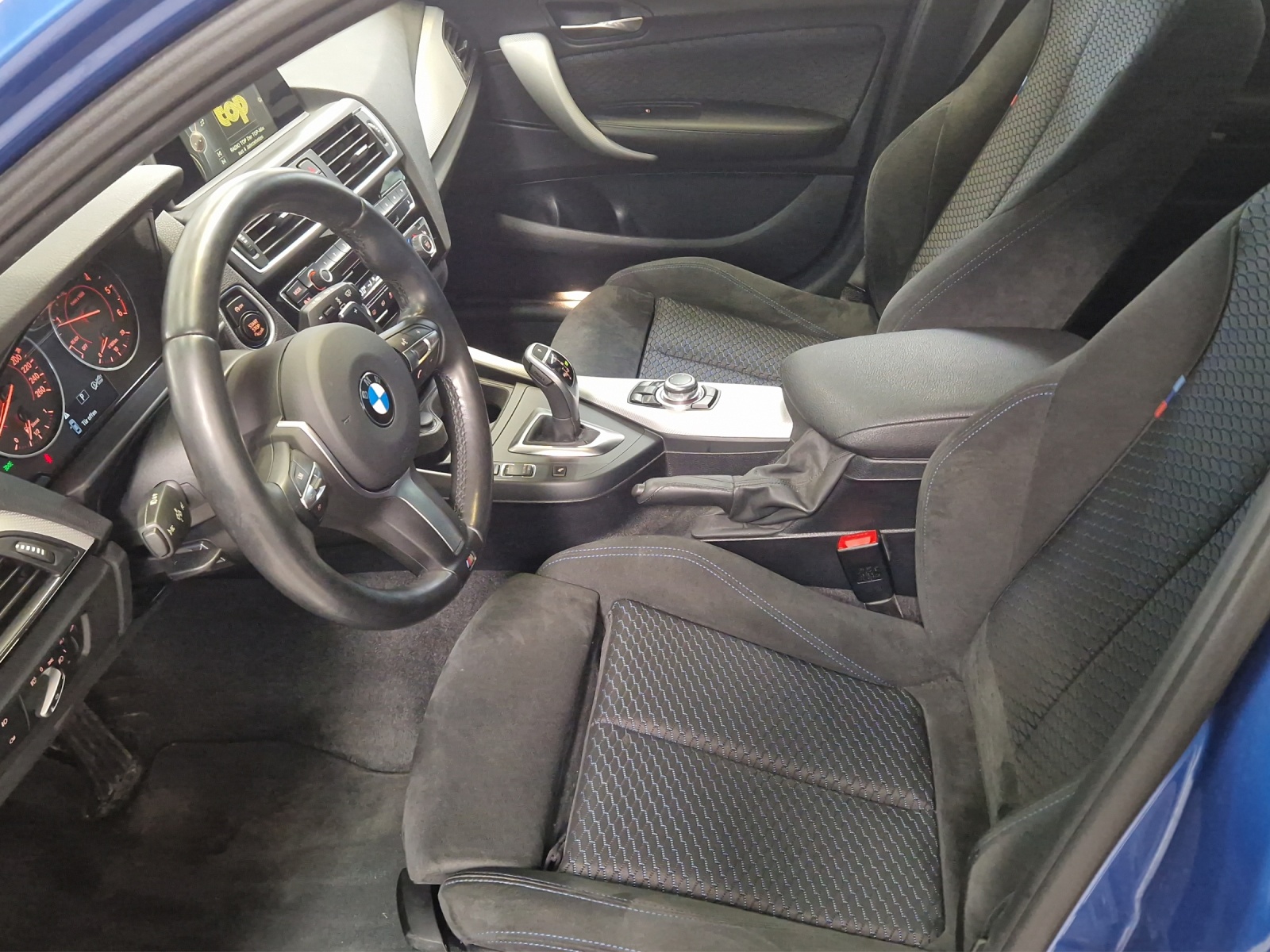BMW 1er Reihe F20 120d xDrive SAG-image-10