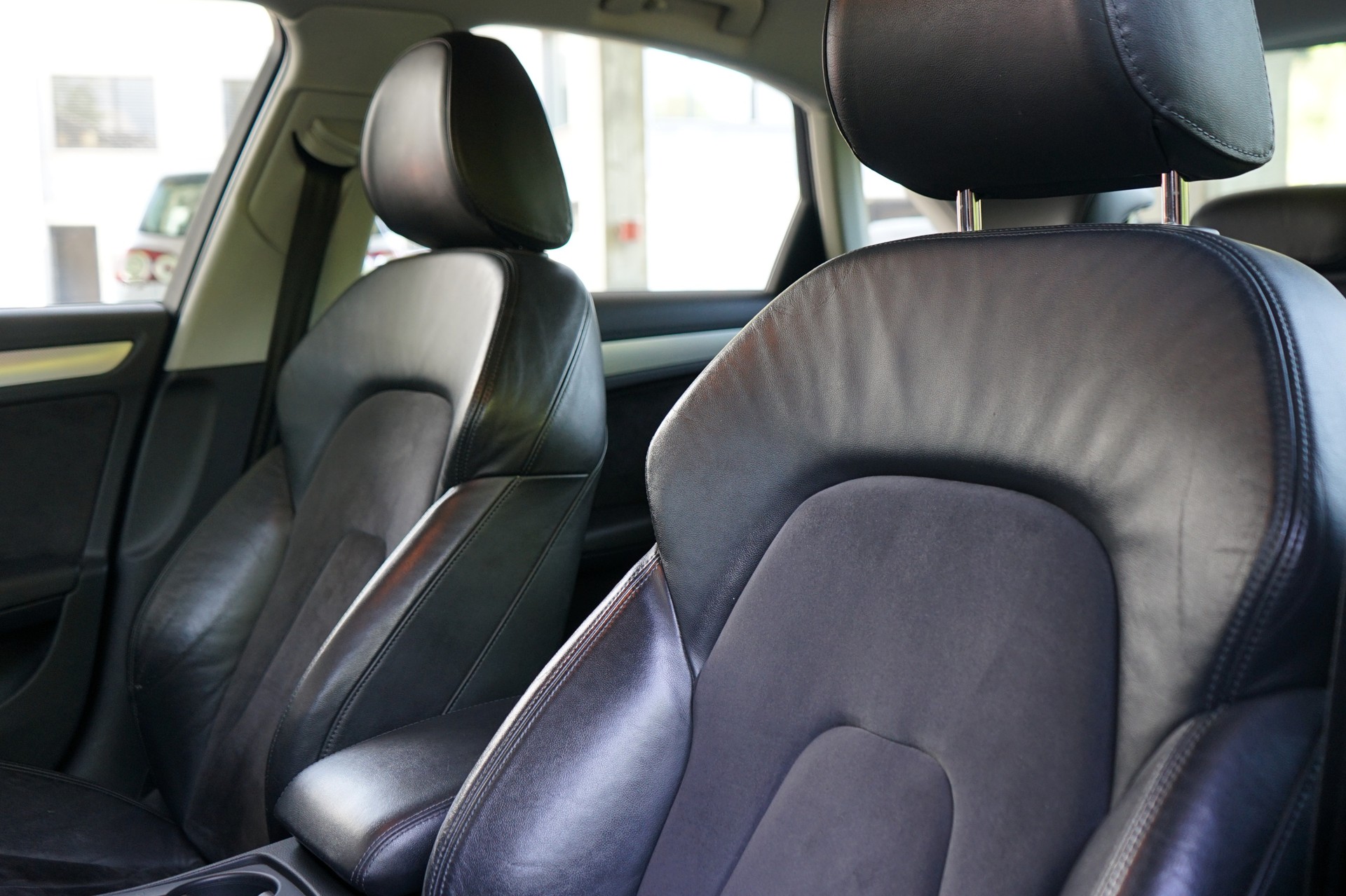 AUDI A4 Limousine 2.0 TDI-image-4