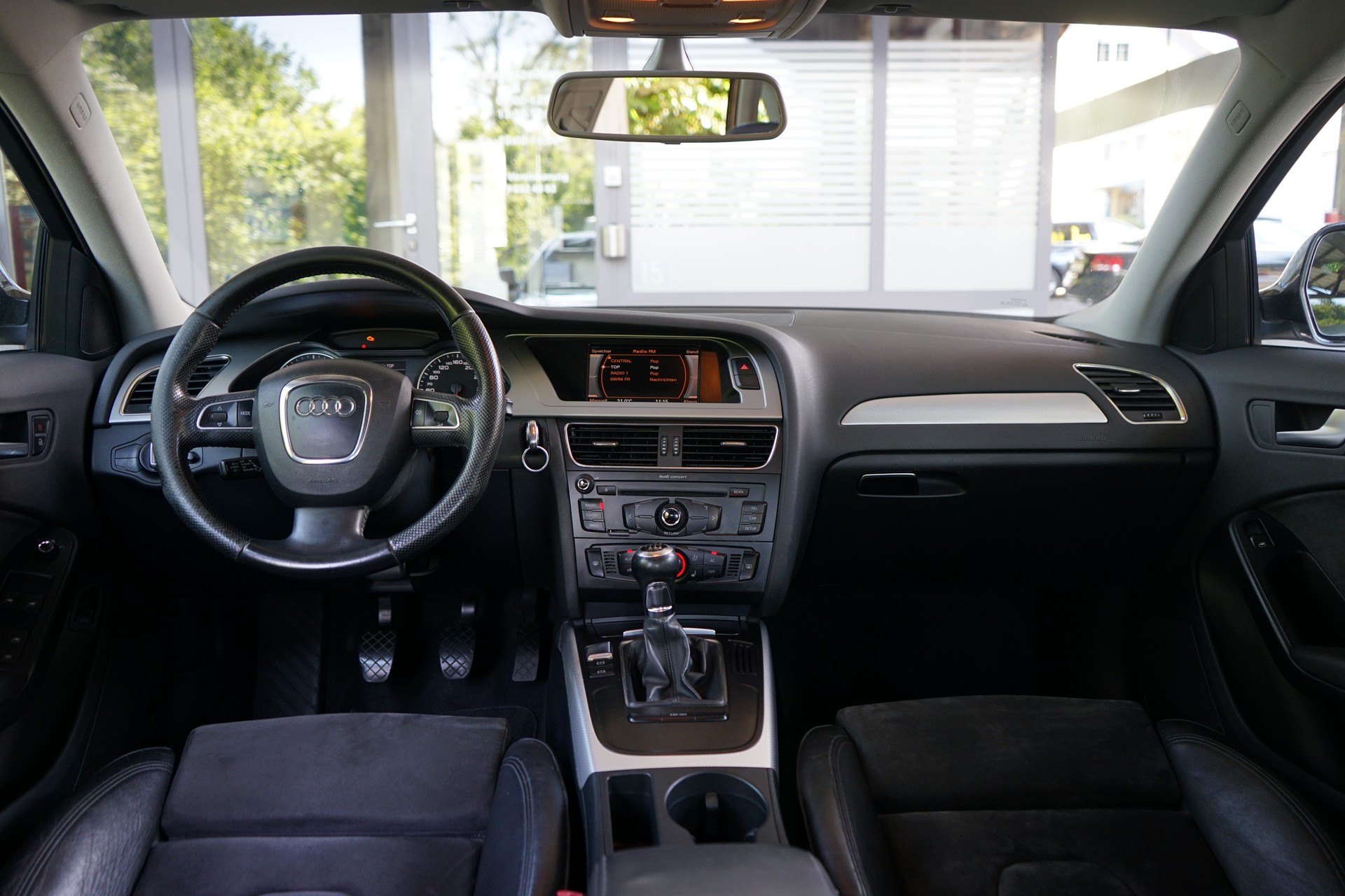 AUDI A4 Limousine 2.0 TDI-image-3