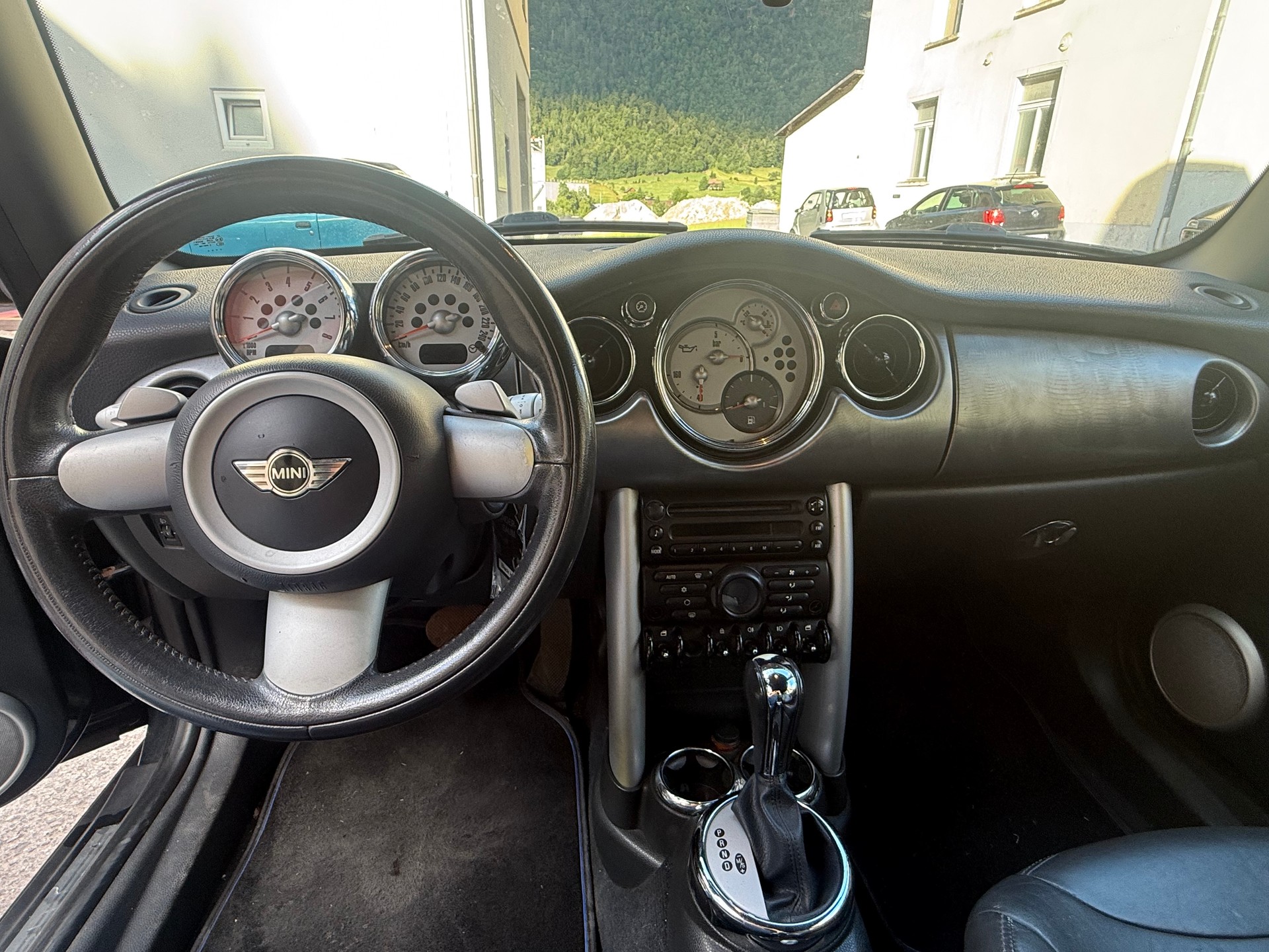 MINI Cooper Cabriolet-image-7