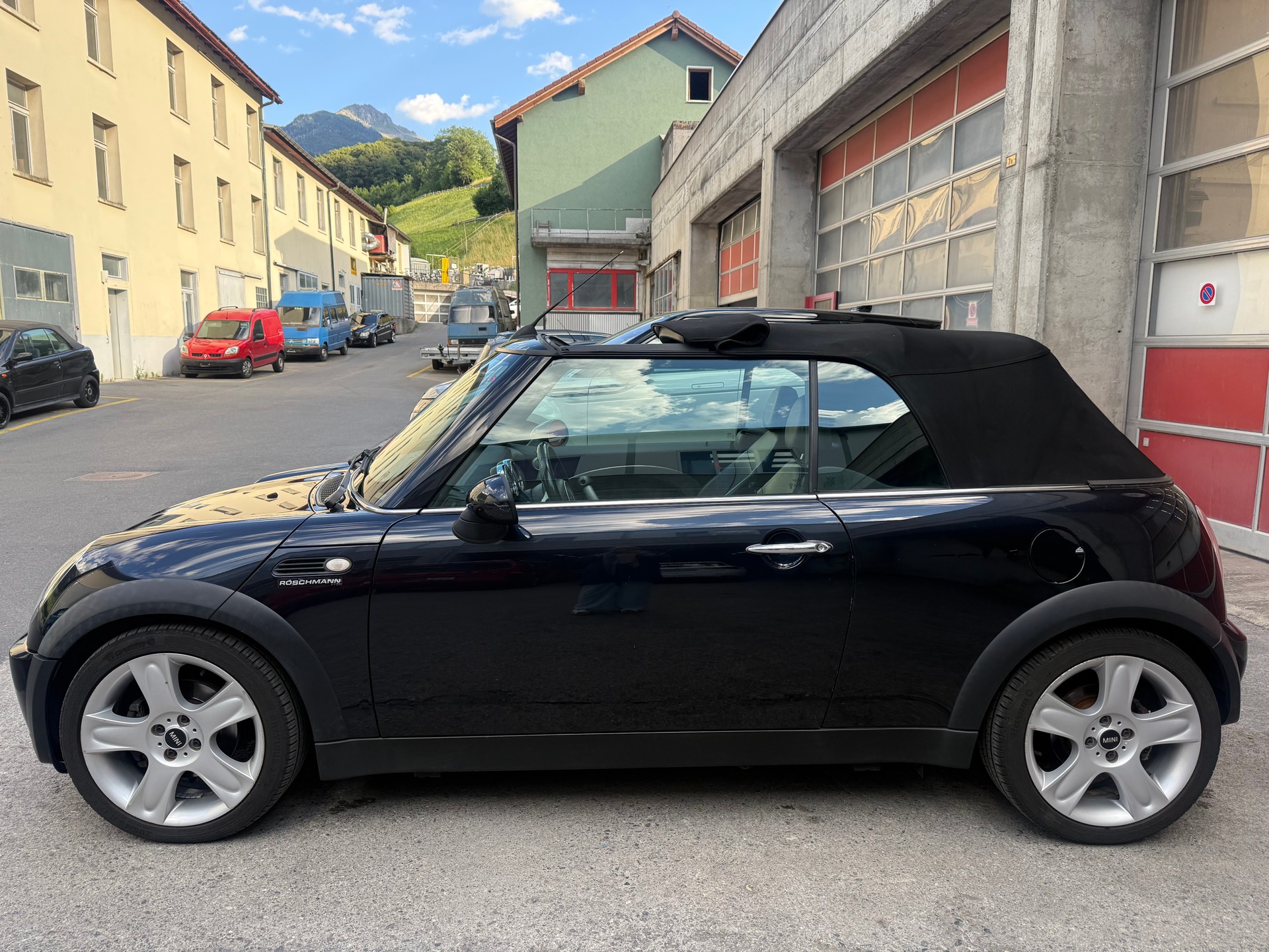 MINI Cooper Cabriolet-image-9