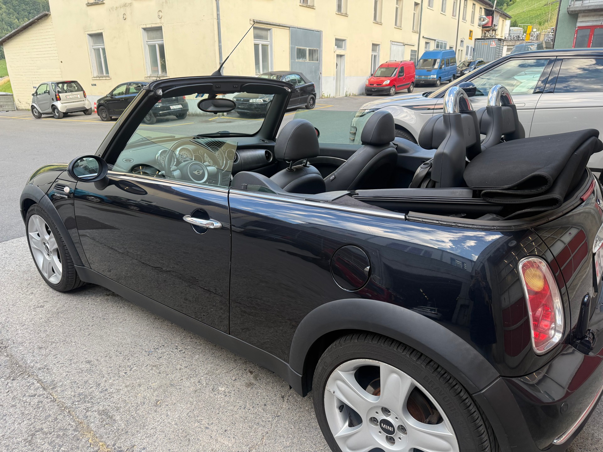 MINI Cooper Cabriolet-image-11