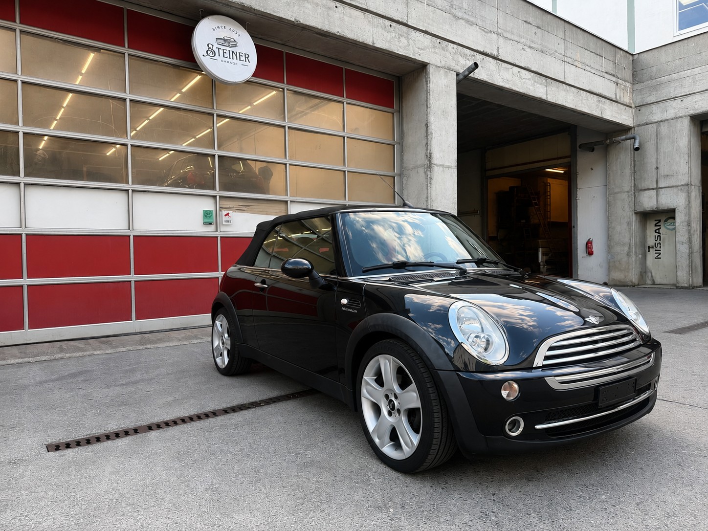 MINI Cooper Cabriolet-image-0
