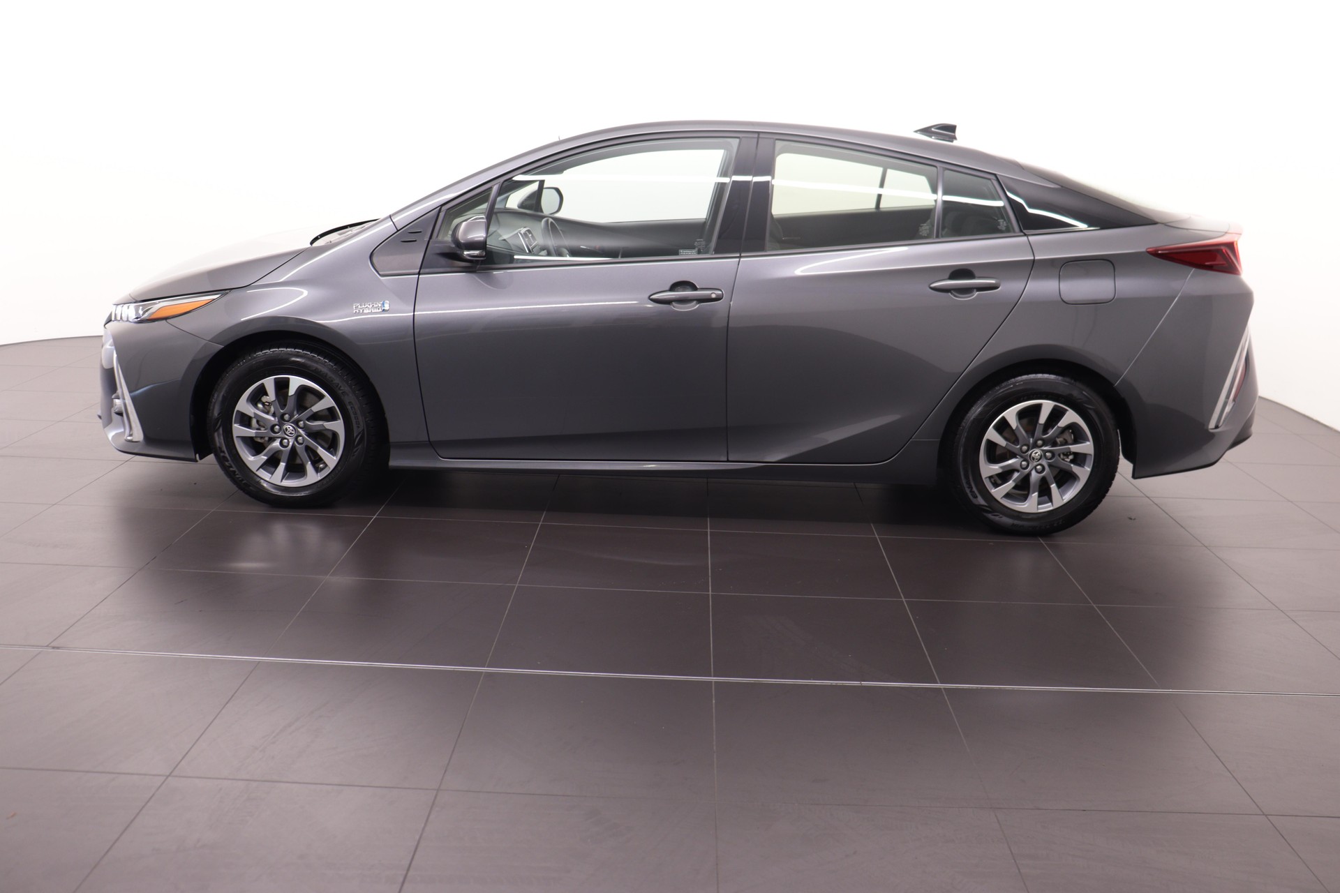 TOYOTA Prius 1.8 VVTi HSD Plug-In Solar-image-3