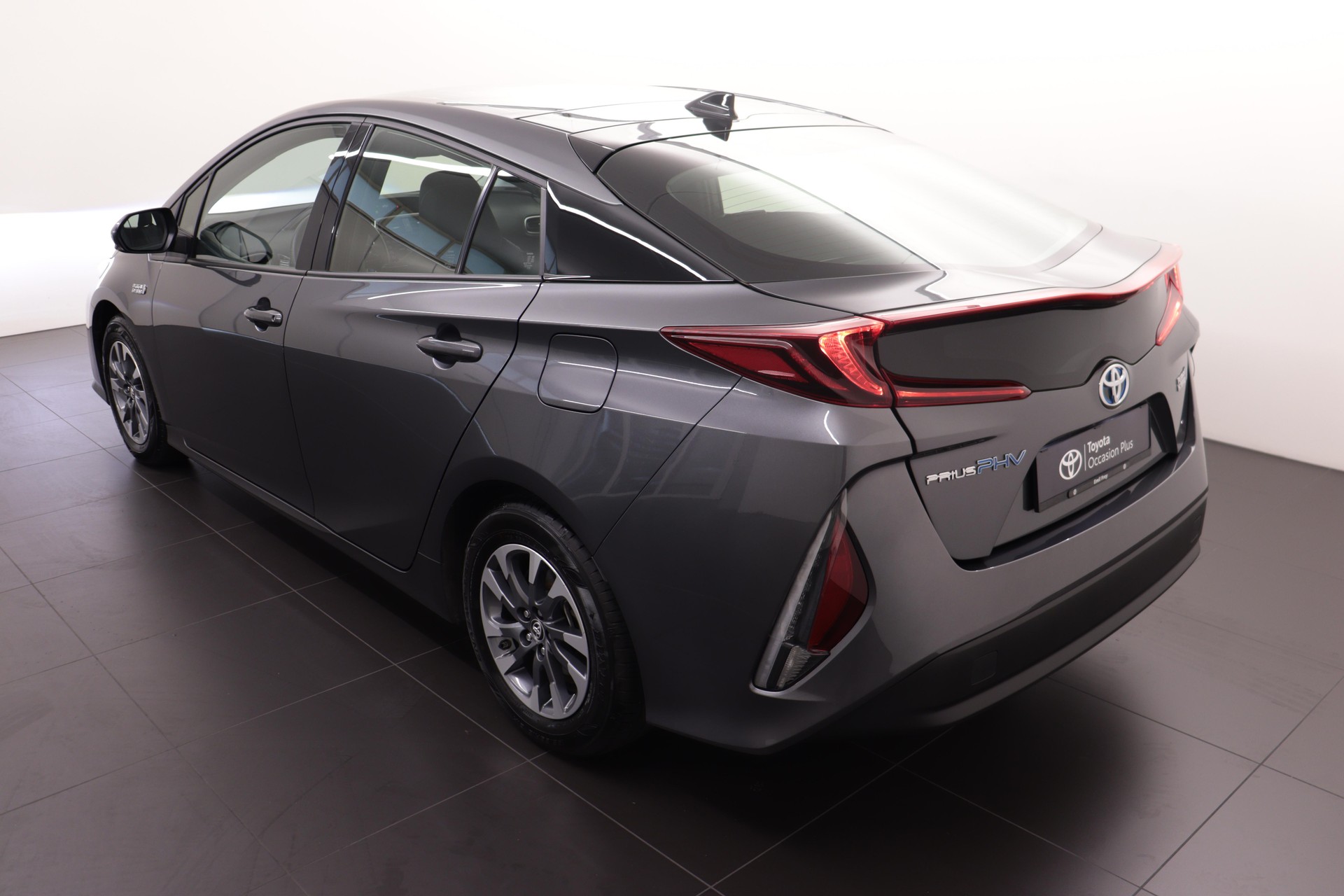 TOYOTA Prius 1.8 VVTi HSD Plug-In Solar-image-6