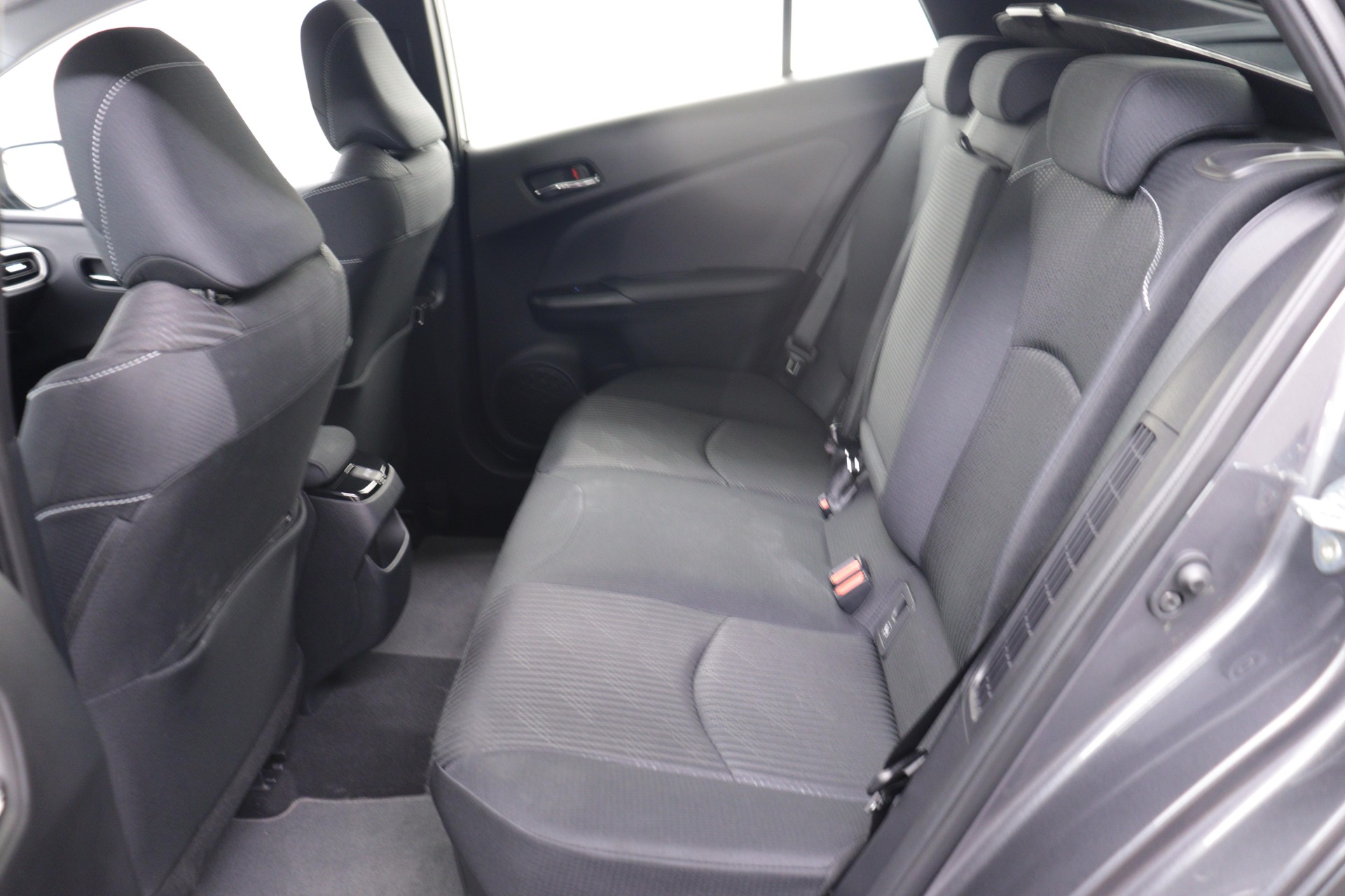TOYOTA Prius 1.8 VVTi HSD Plug-In Solar-image-7
