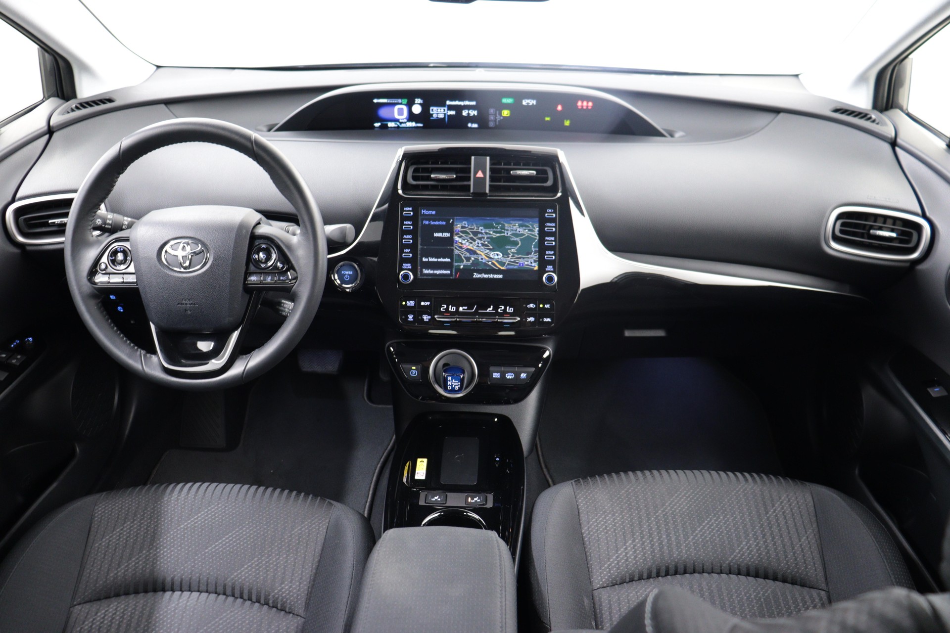 TOYOTA Prius 1.8 VVTi HSD Plug-In Solar-image-8