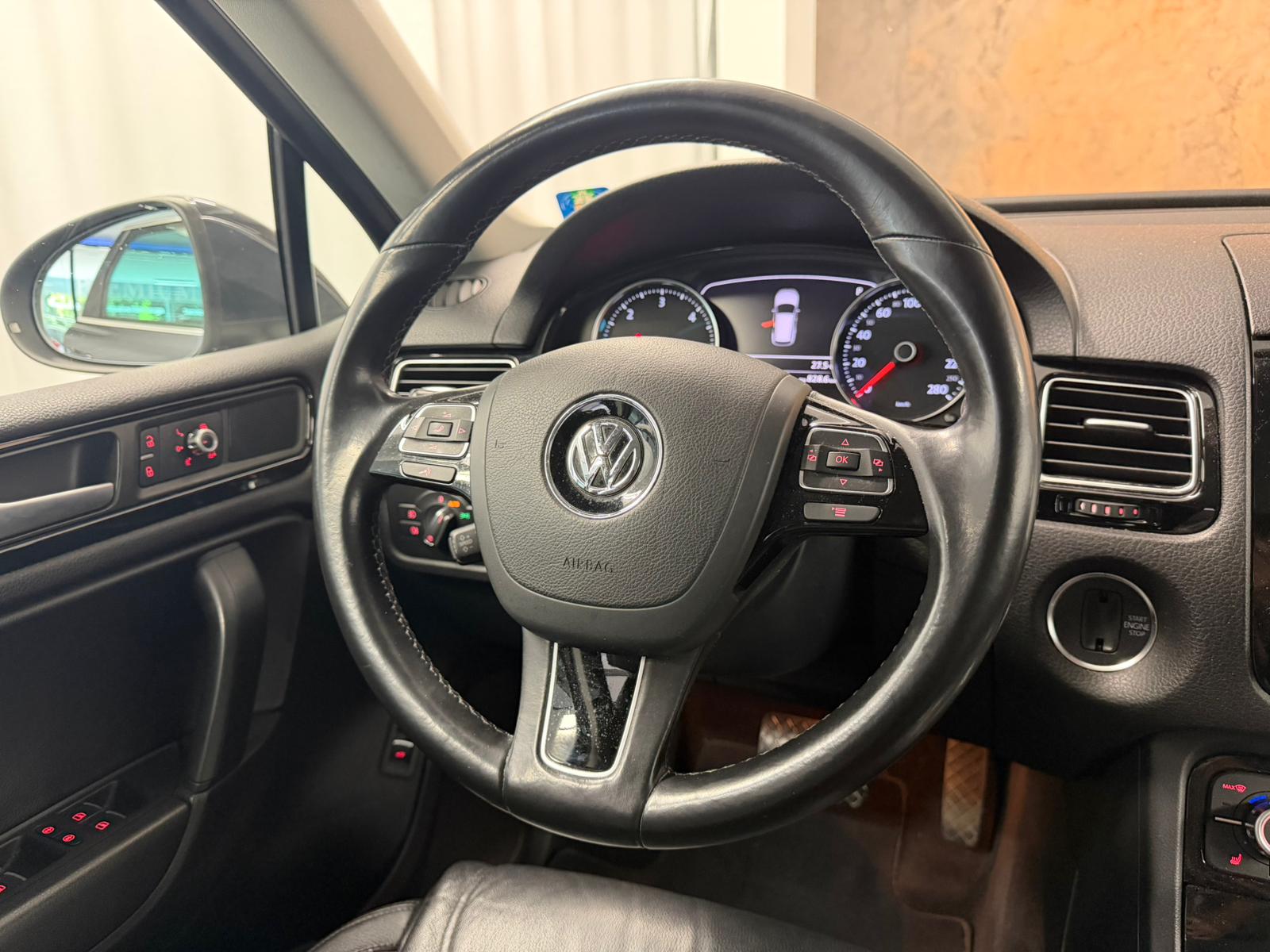 VW Touareg 3.0 TDI BlueMotion Technology Tiptronic *CH Fahrzeug*Leder*Xenon*Memory*-image-12