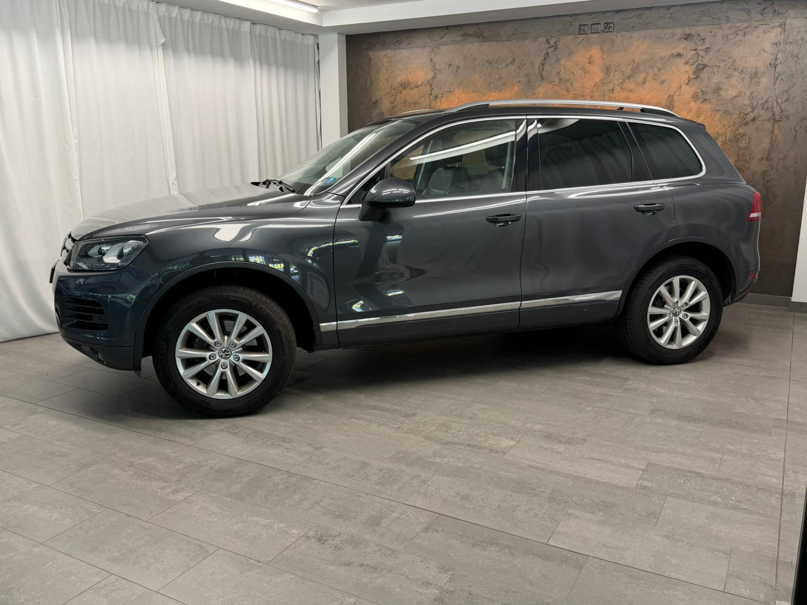 VW Touareg 3.0 TDI BlueMotion Technology Tiptronic *CH Fahrzeug*Leder*Xenon*Memory*-image-1