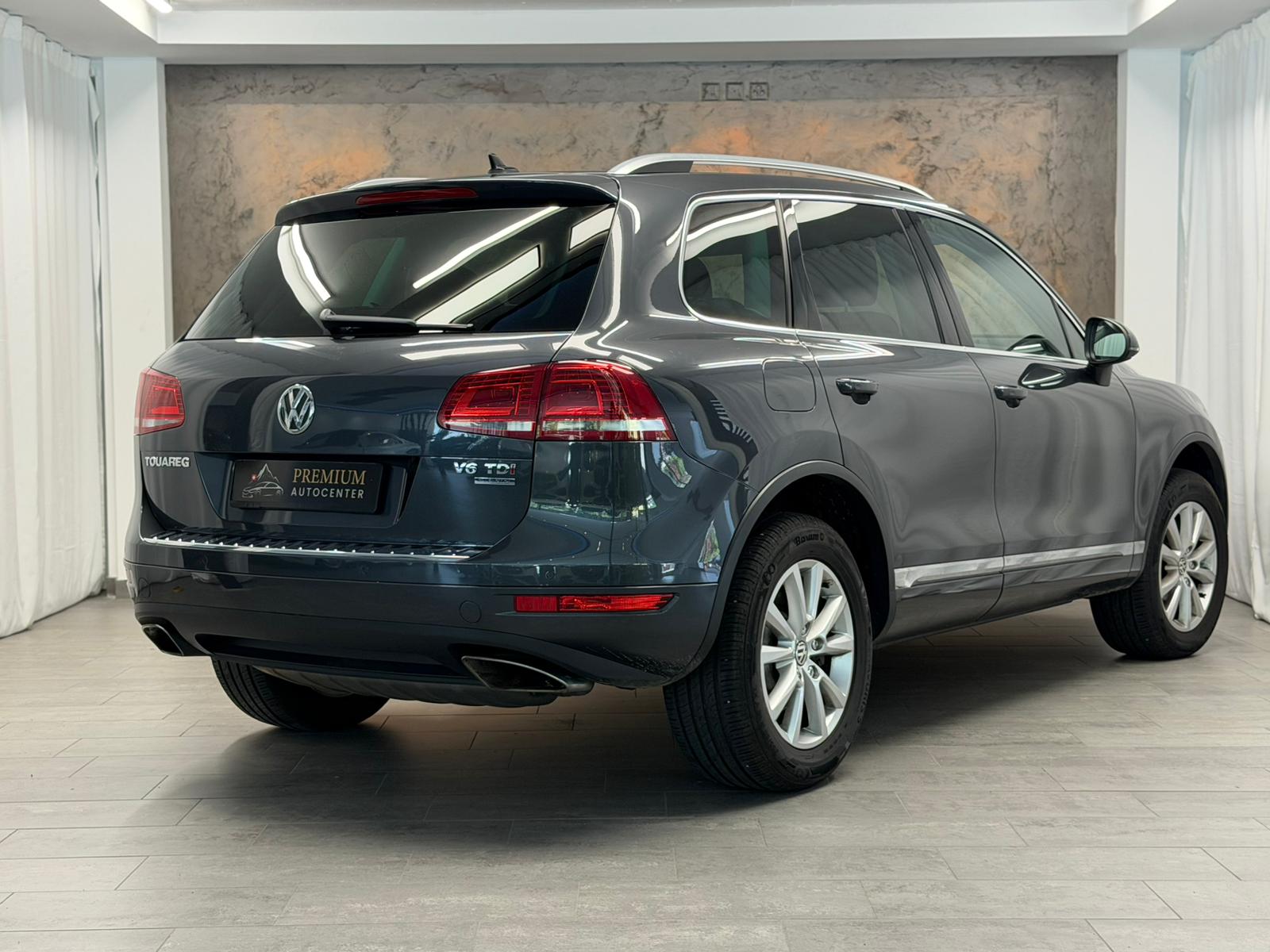 VW Touareg 3.0 TDI BlueMotion Technology Tiptronic *CH Fahrzeug*Leder*Xenon*Memory*-image-3