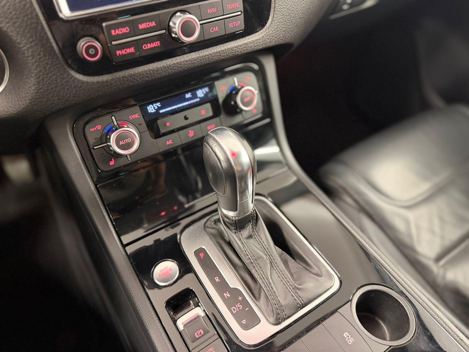 VW Touareg 3.0 TDI BlueMotion Technology Tiptronic *CH Fahrzeug*Leder*Xenon*Memory*-image-14