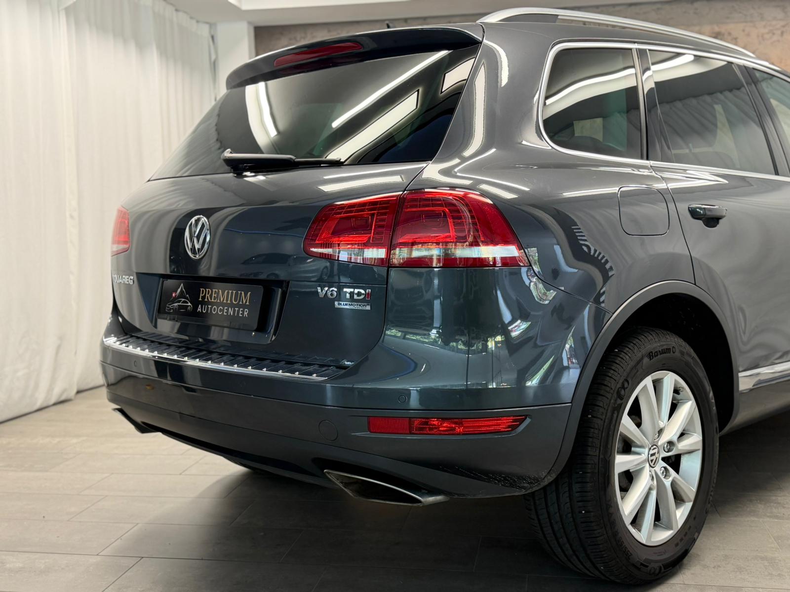 VW Touareg 3.0 TDI BlueMotion Technology Tiptronic *CH Fahrzeug*Leder*Xenon*Memory*-image-4