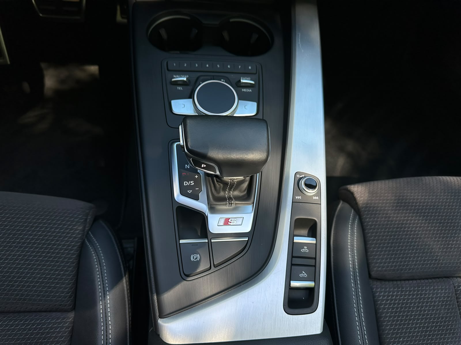 AUDI S5 Cabriolet 3.0 TFSI quattro tiptronic-image-28