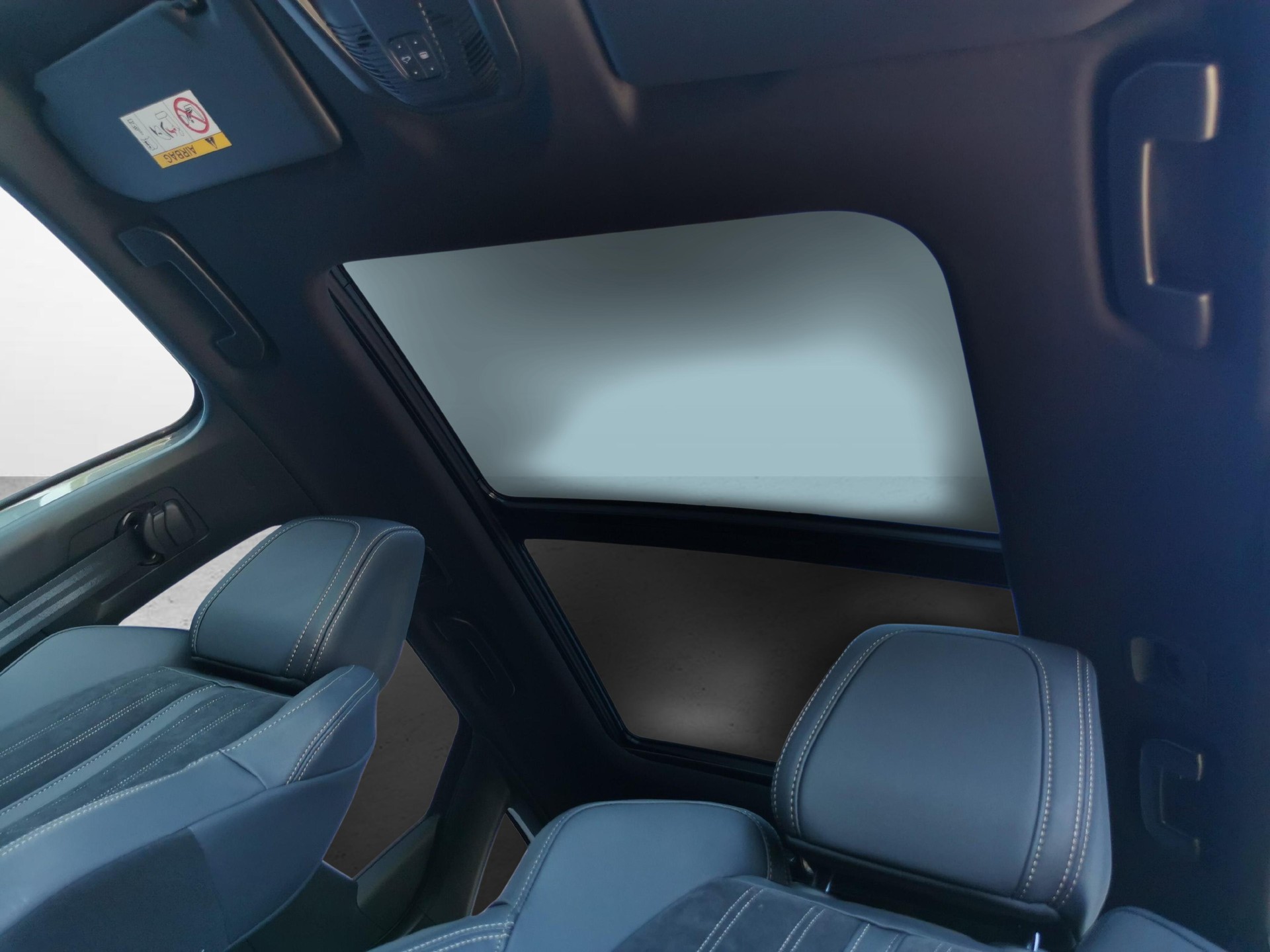 PEUGEOT 3008 1.6 Plug-in Hybrid4 GT-image-8