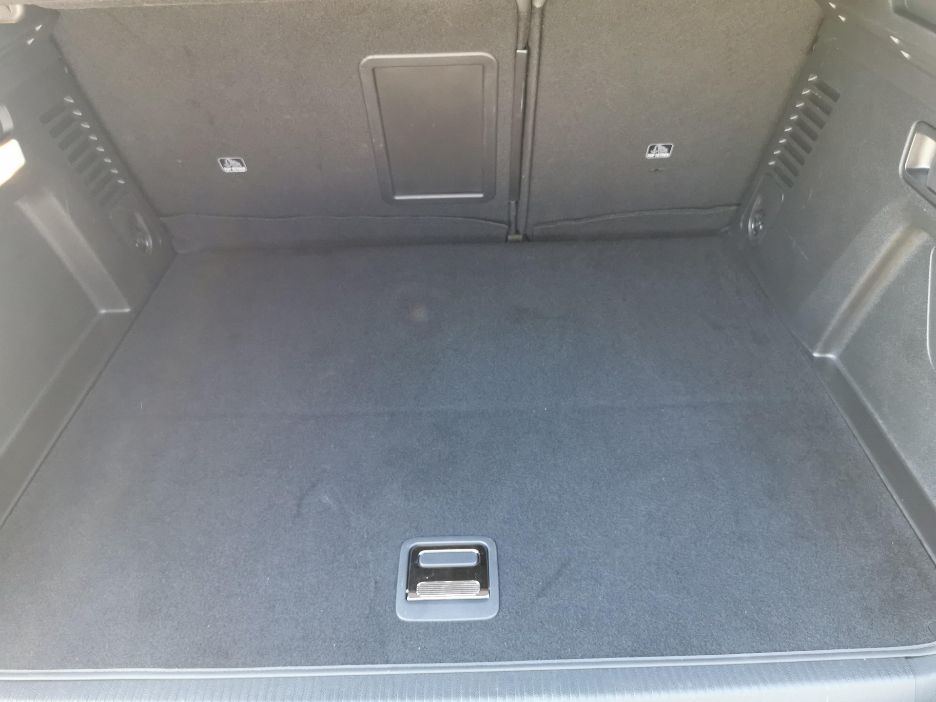 PEUGEOT 3008 1.6 Plug-in Hybrid4 GT-image-9