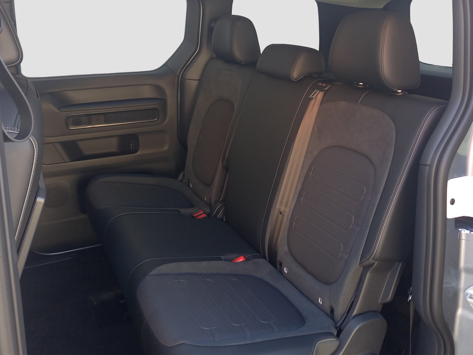 VW ID.Buzz NWB Pro 4 Motion-image-8