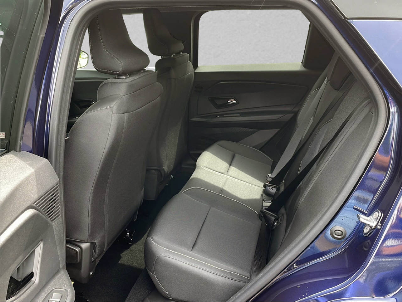 NISSAN Micra Advance 52 Kwh 150 PS-image-6