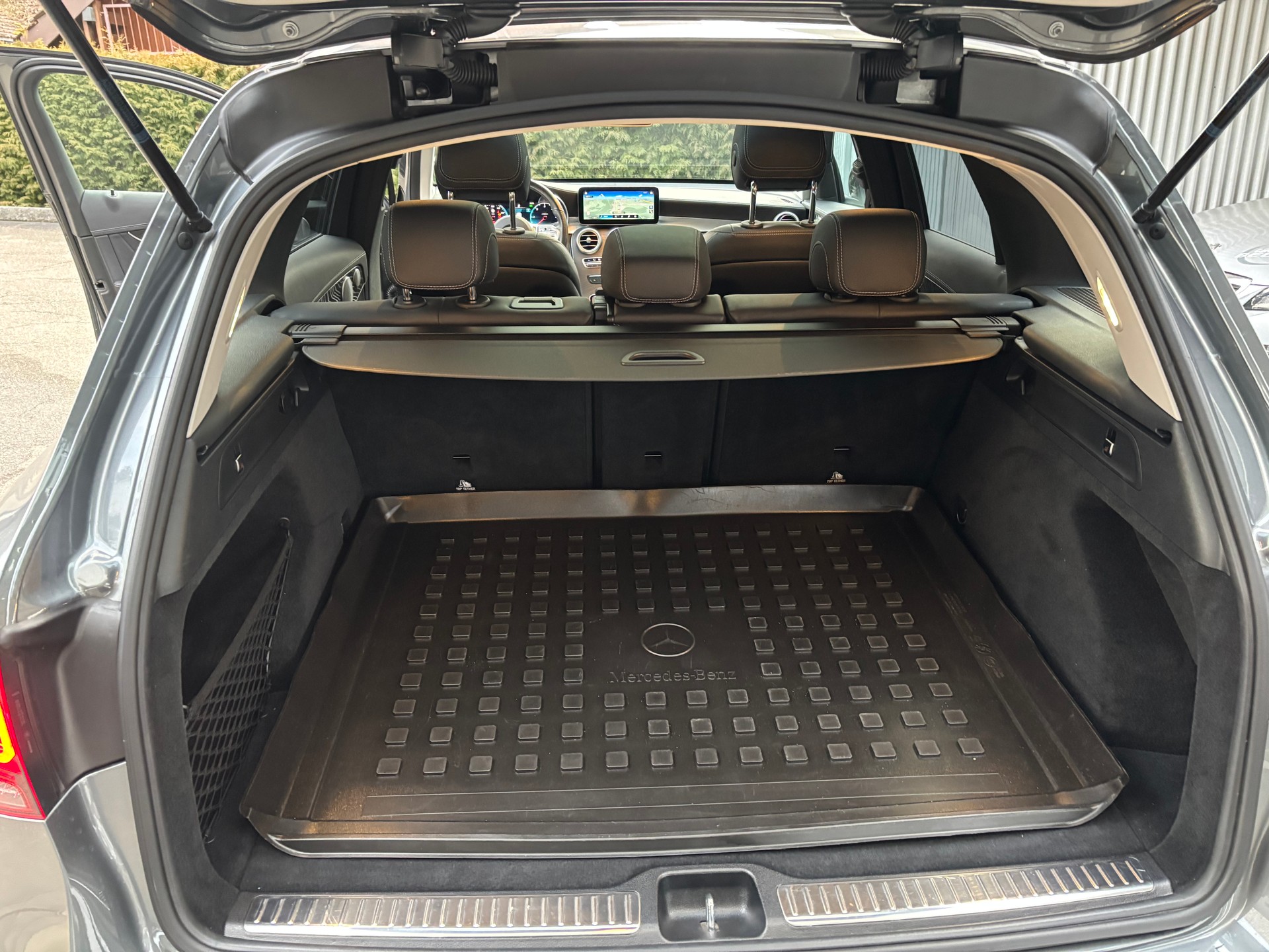 MERCEDES-BENZ GLC 300 d AMG Line 4Matic 9G-Tronic mit AHK-image-10
