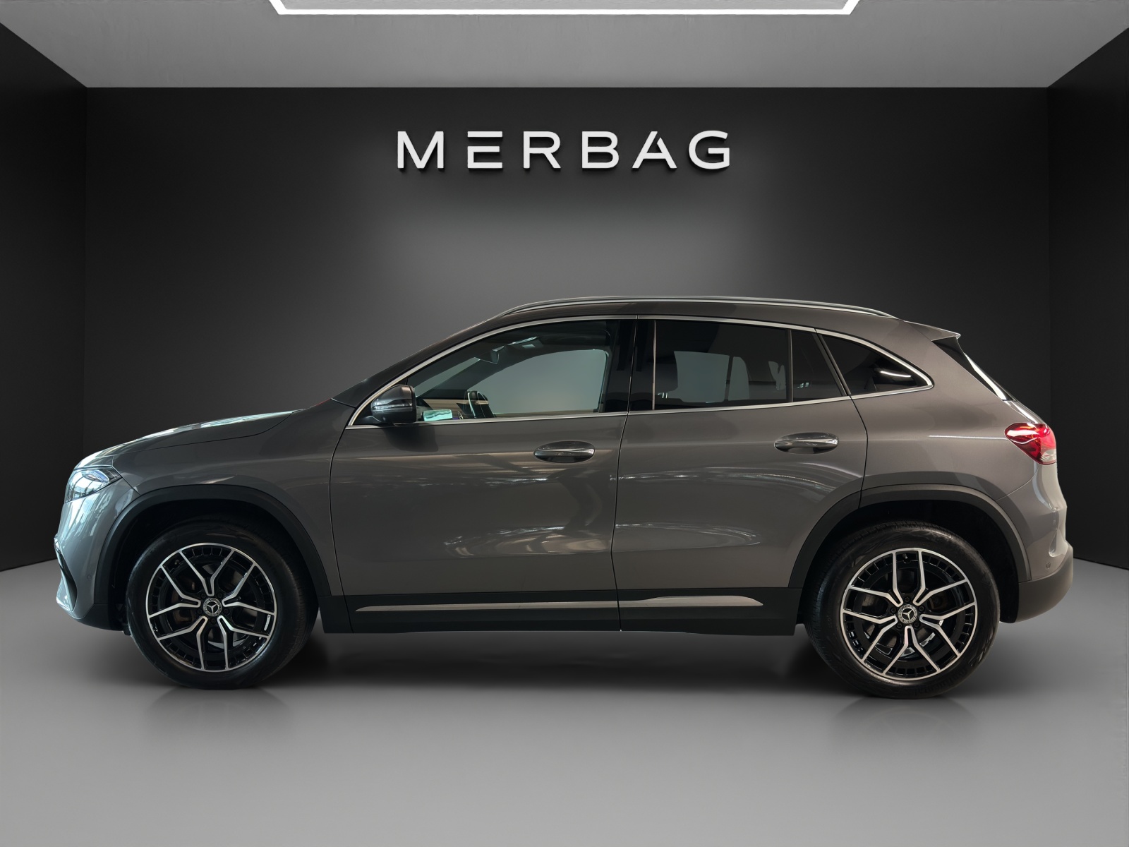 MERCEDES-BENZ EQA 300 AMG Line 4Matic-image-2