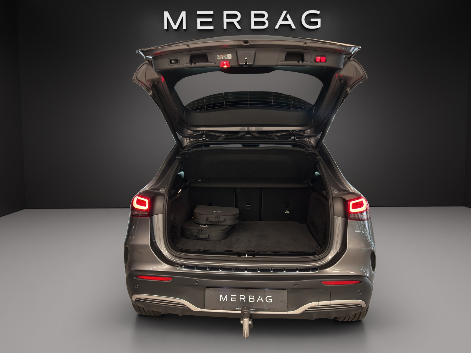MERCEDES-BENZ EQA 300 AMG Line 4Matic-image-6