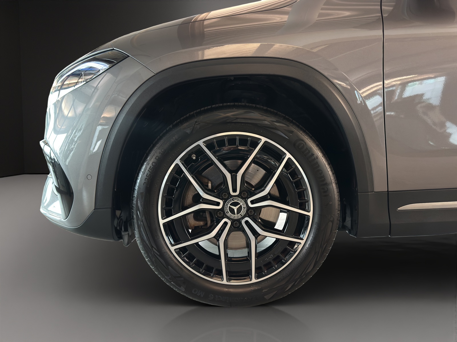 MERCEDES-BENZ EQA 300 AMG Line 4Matic-image-7