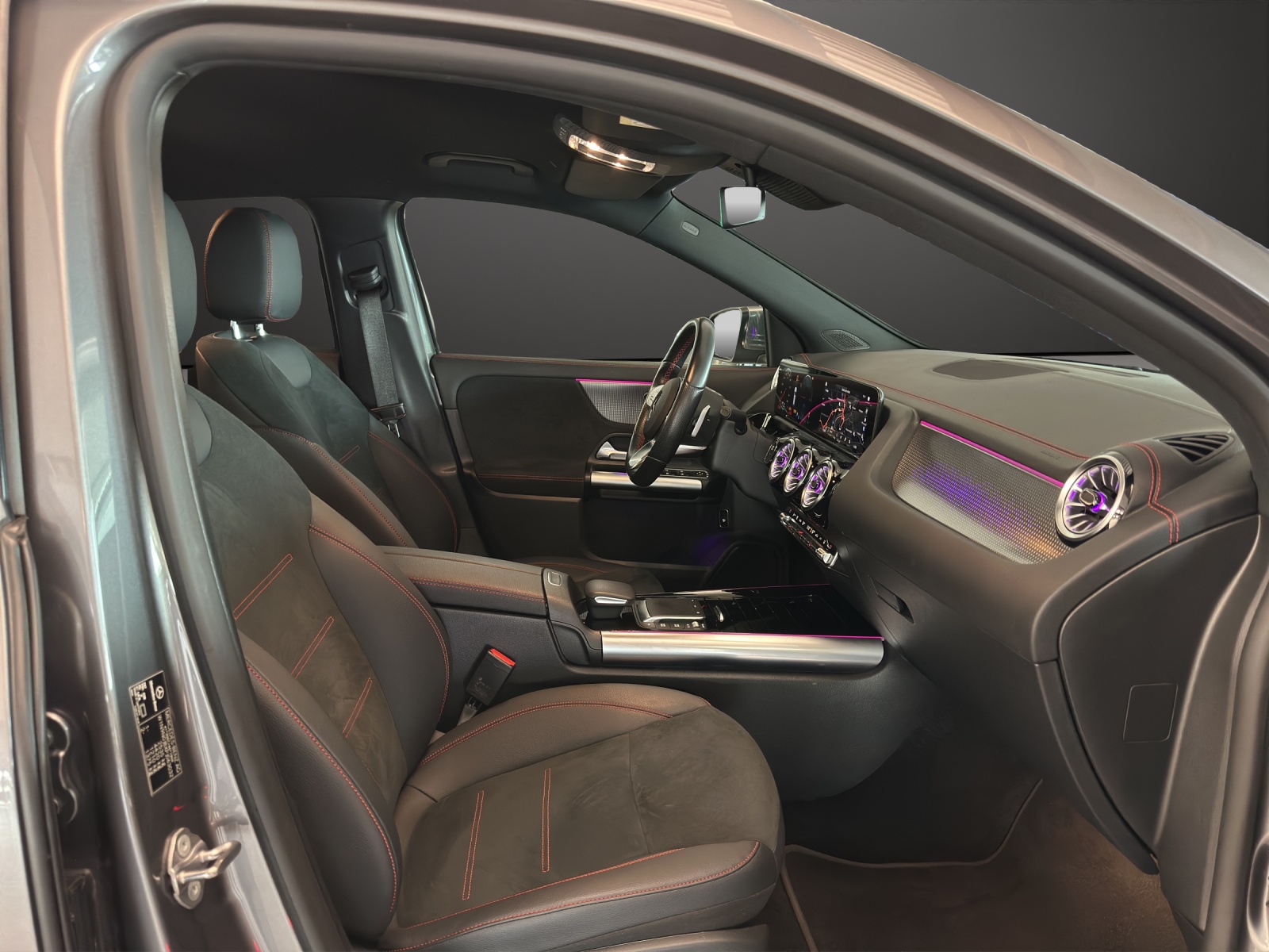 MERCEDES-BENZ EQA 300 AMG Line 4Matic-image-10