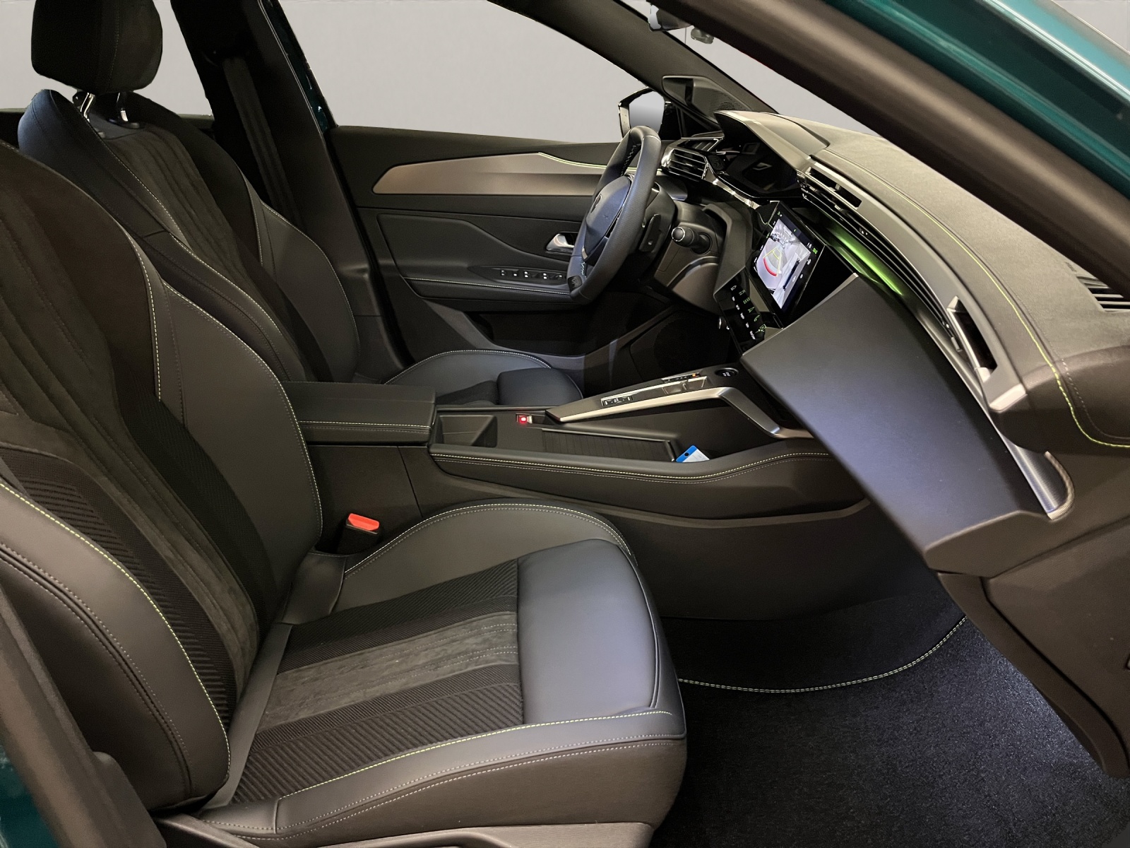 PEUGEOT 308 1.2 Hybrid GT-image-12