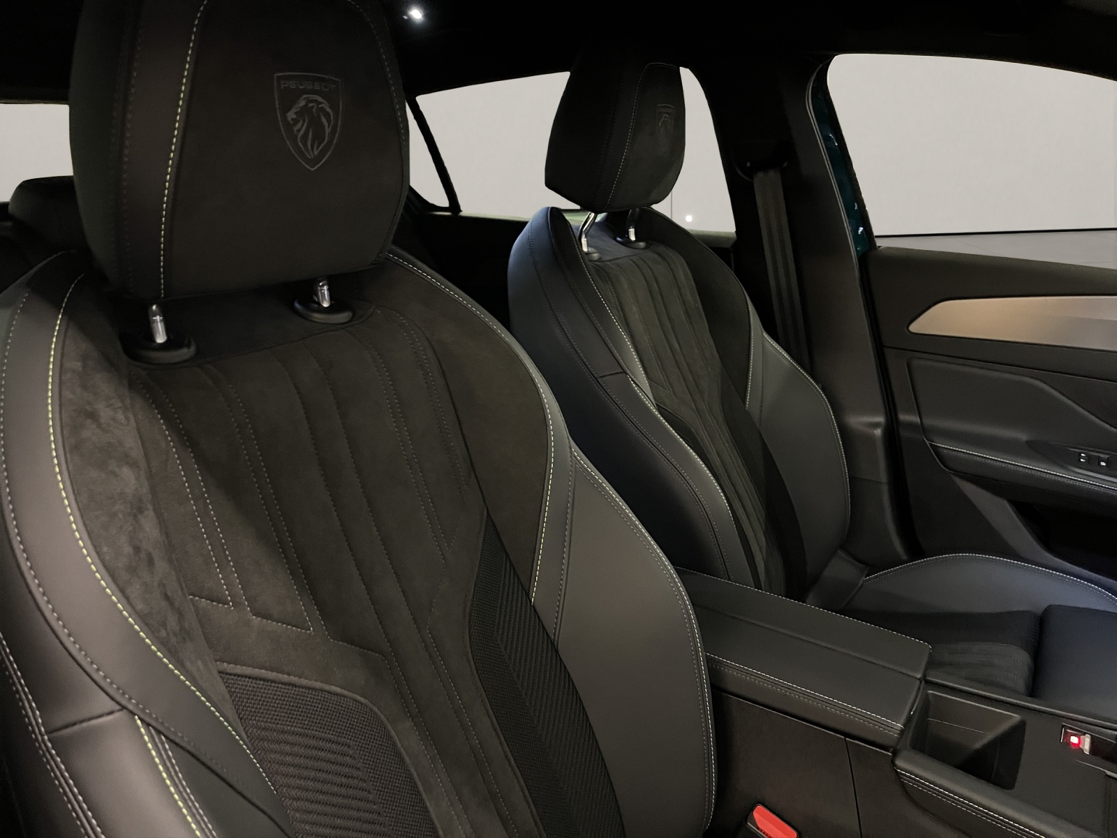 PEUGEOT 308 1.2 Hybrid GT-image-14