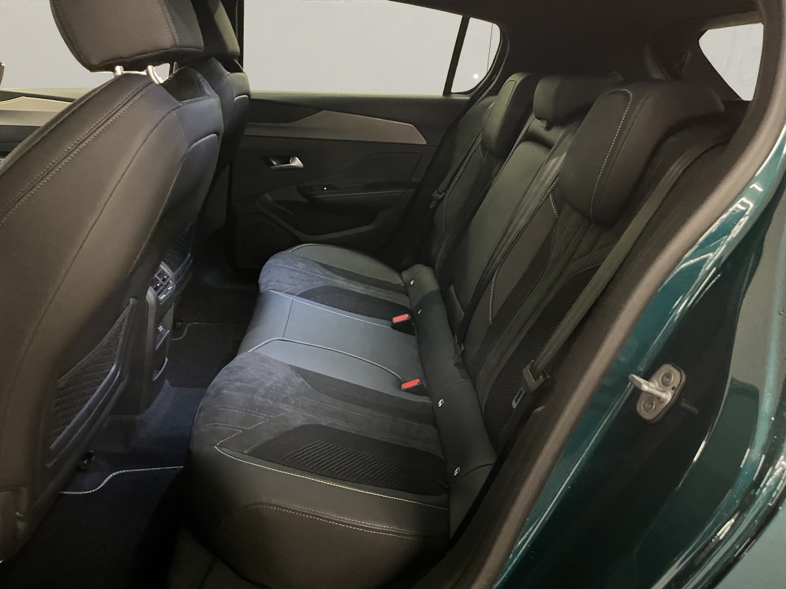 PEUGEOT 308 1.2 Hybrid GT-image-13