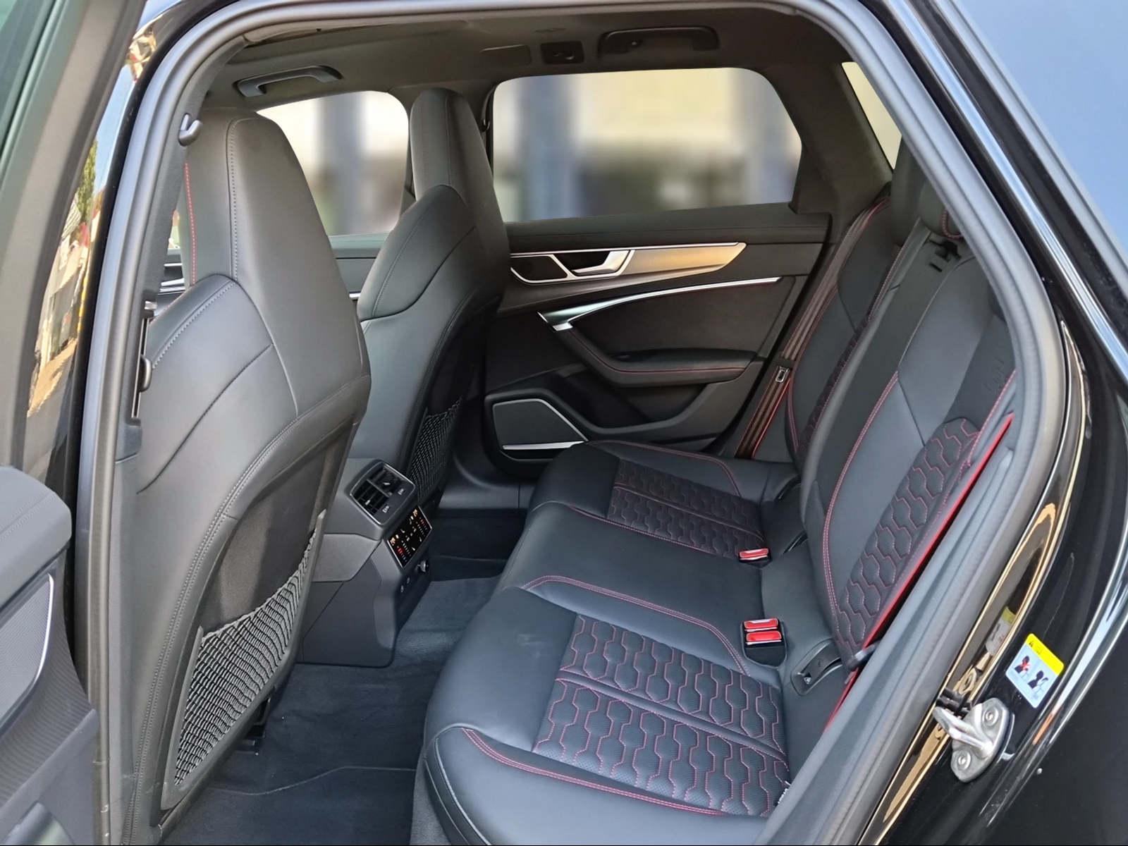 AUDI RS6 Avant 4.0 TFSI V8 quattro Mythosschwarz Metallic-image-9