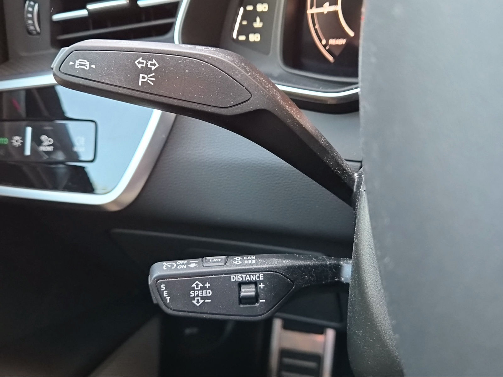 AUDI RS6 Avant 4.0 TFSI V8 quattro Mythosschwarz Metallic-image-17