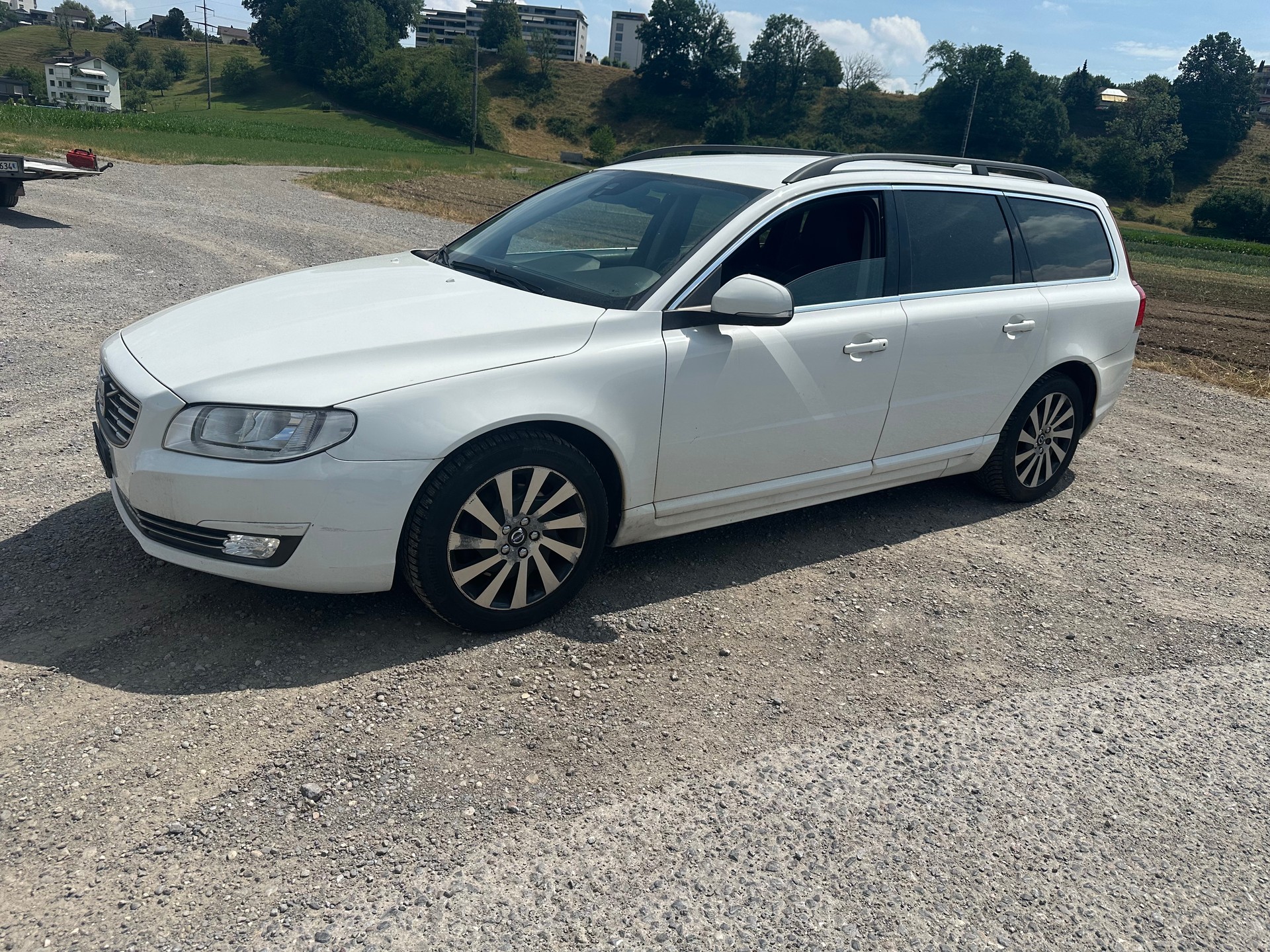 VOLVO V70 D3 Summum Dynamic Edition-image-0