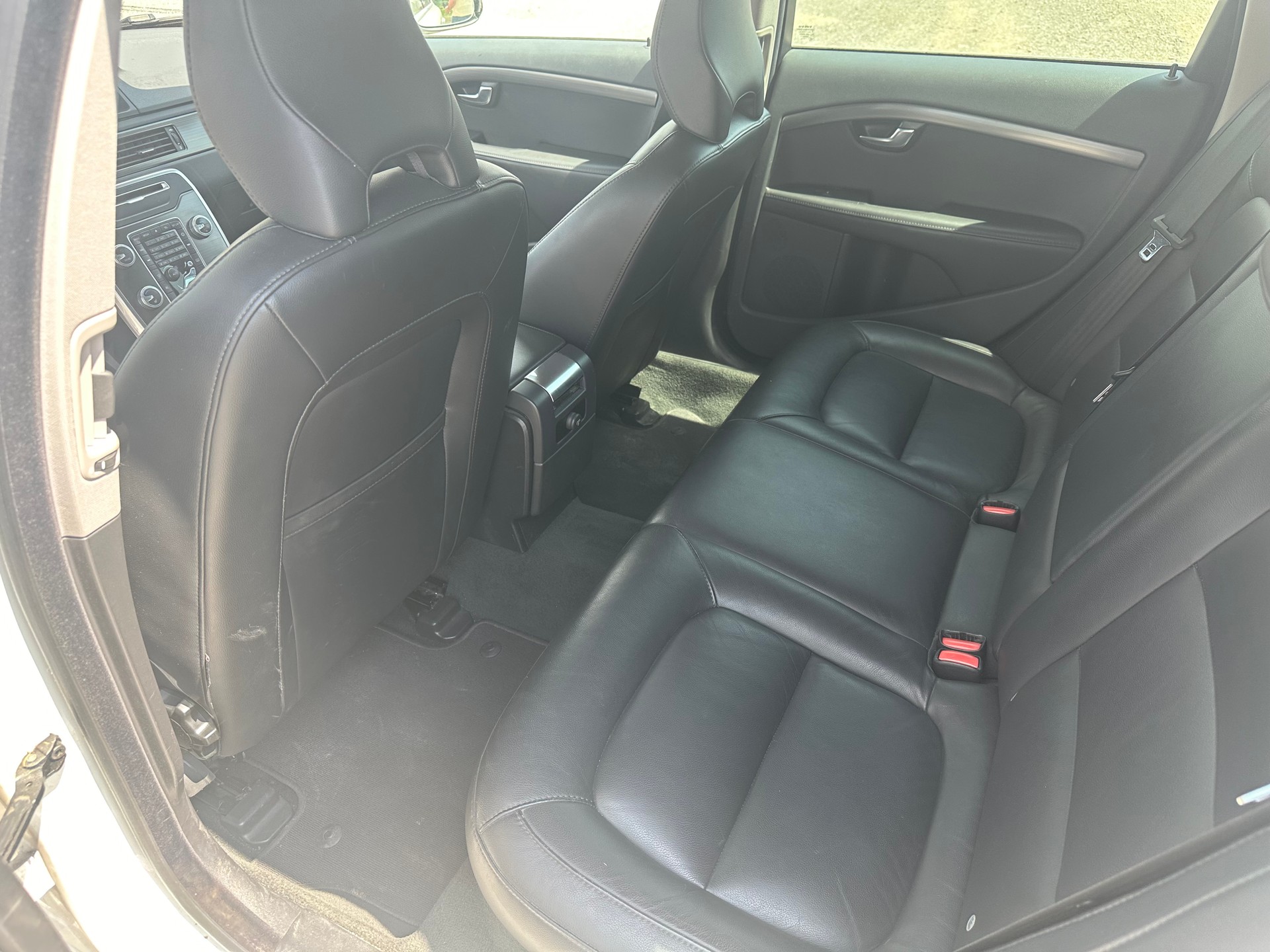 VOLVO V70 D3 Summum Dynamic Edition-image-13