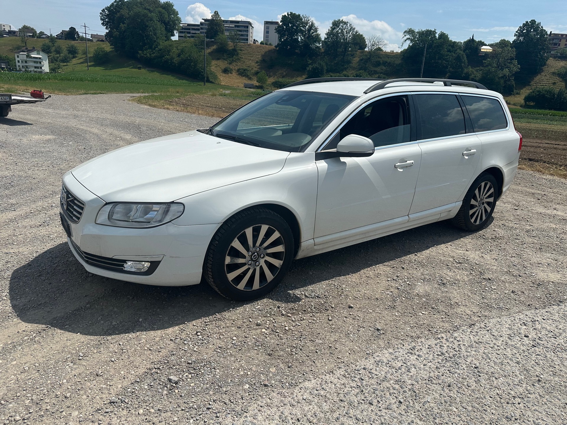 VOLVO V70 D3 Summum Dynamic Edition-image-14