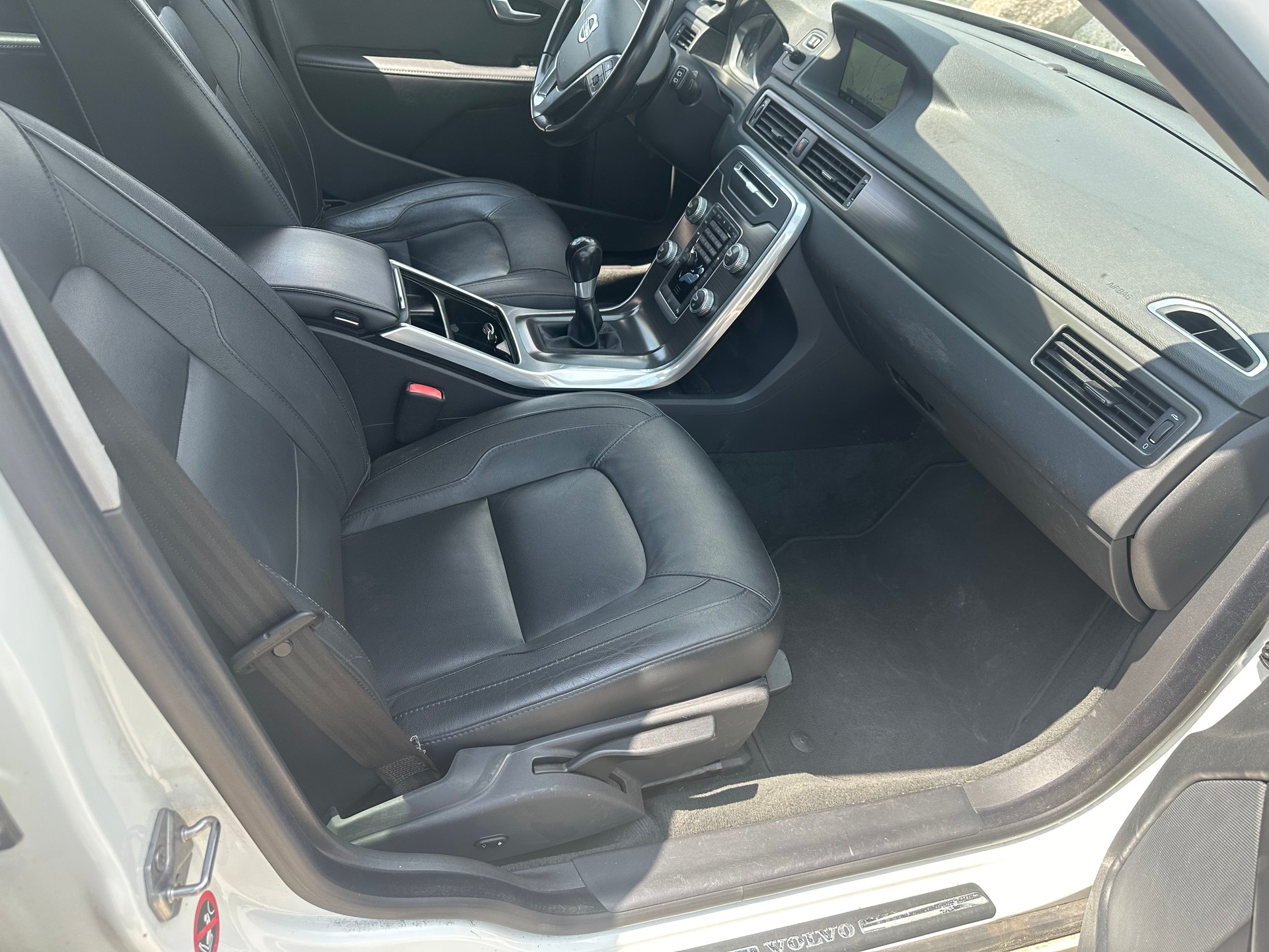 VOLVO V70 D3 Summum Dynamic Edition-image-8